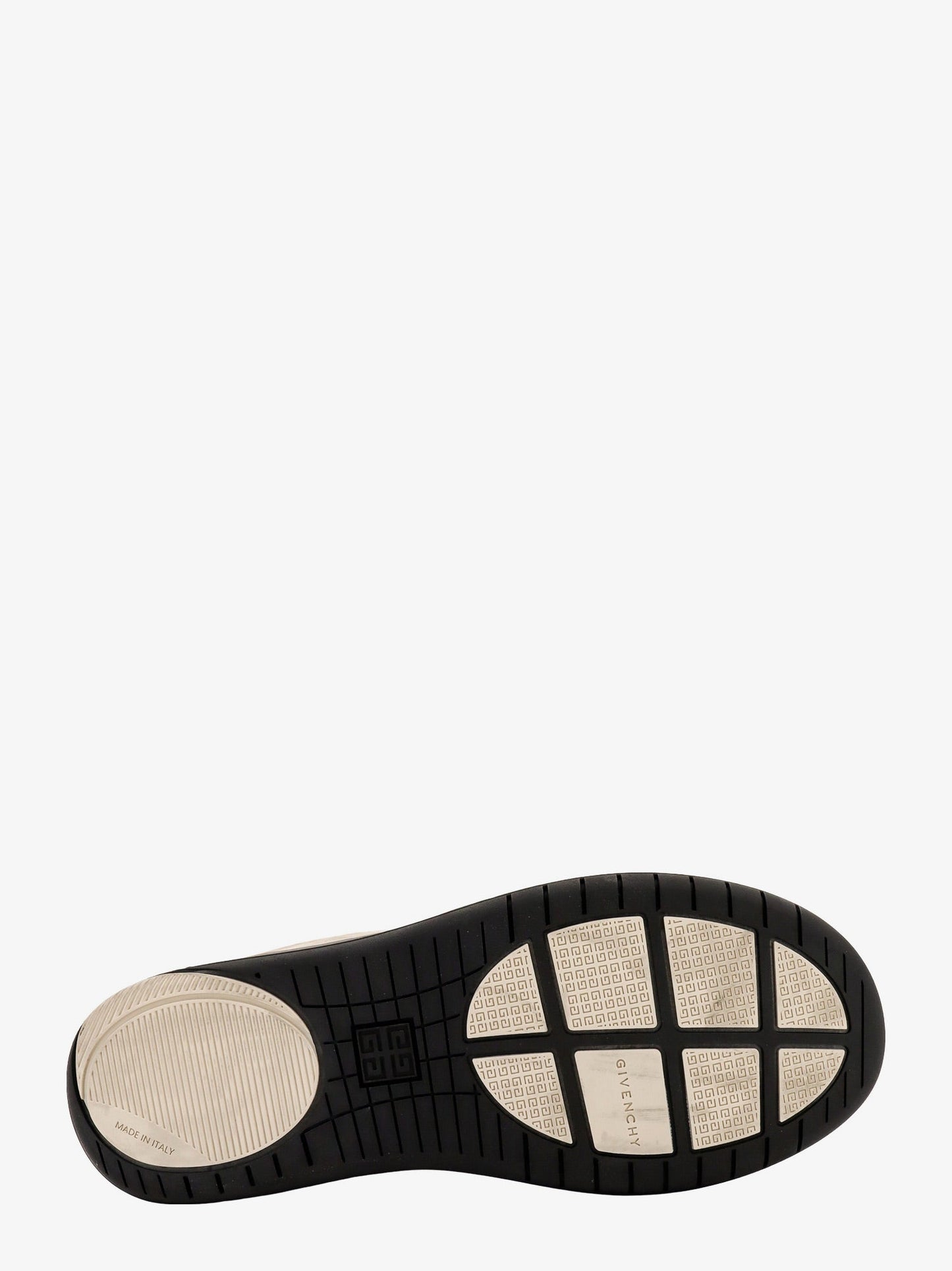 Nabuk and synthetic fiber sneakers