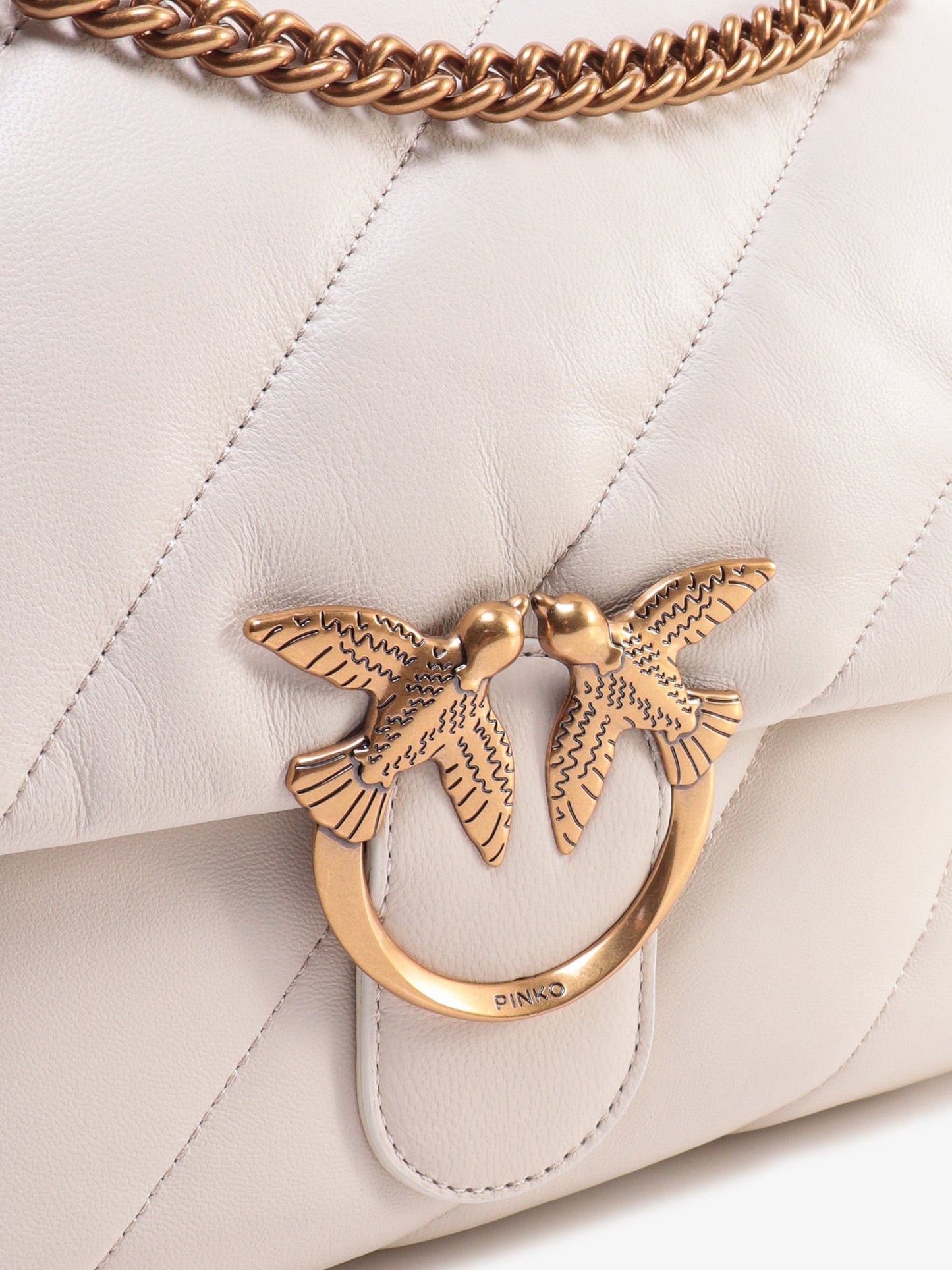 Borsa a tracolla in pelle matelassé con iconica fibbia love birds