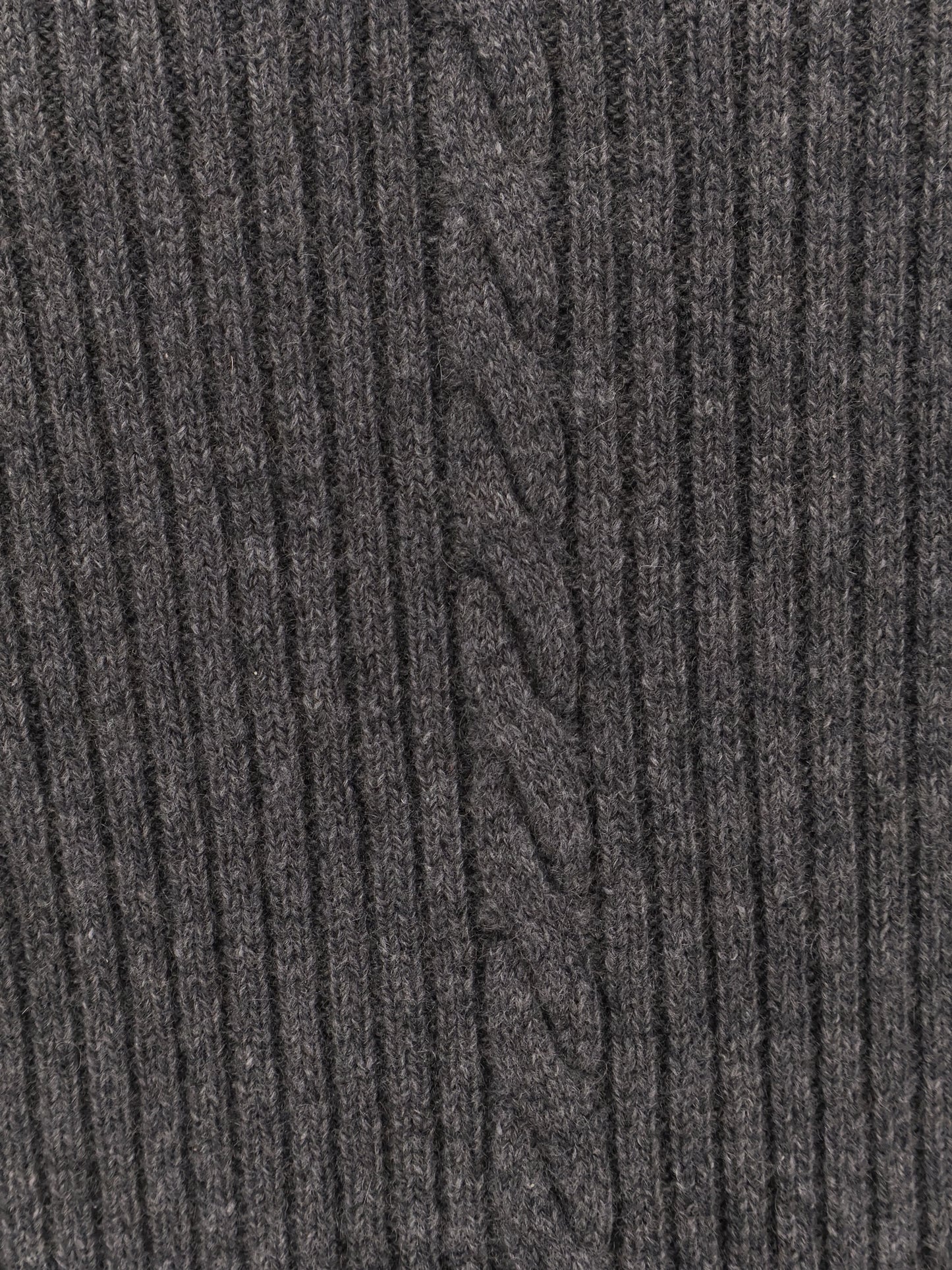 Gilet in cashmere con effetto destroyed
