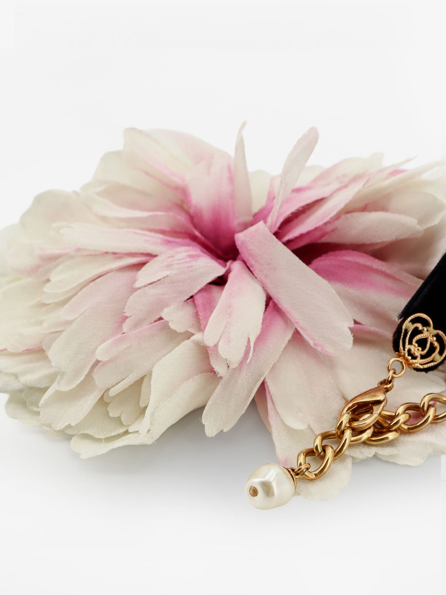 Bracelet with oversized flower detail
