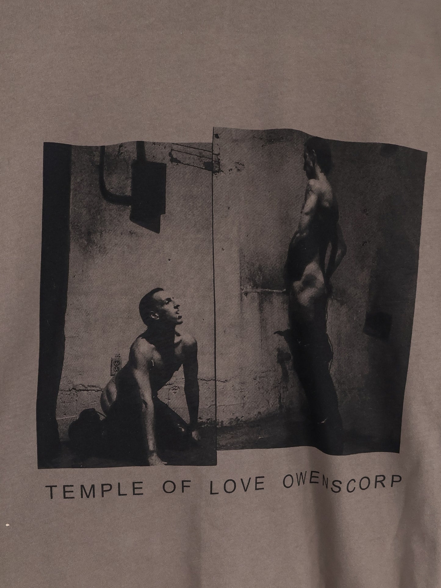 Cotton T-shirt with Level print on the front
