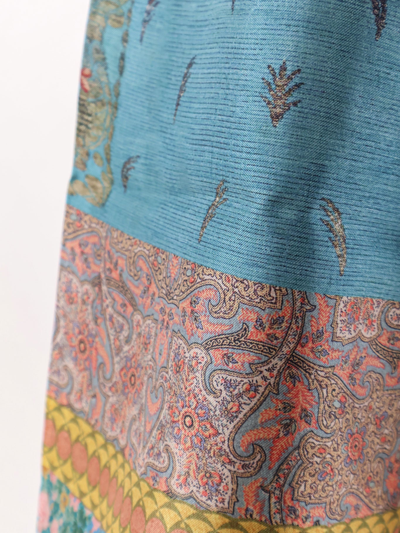 Silk bermuda shorts with floral print