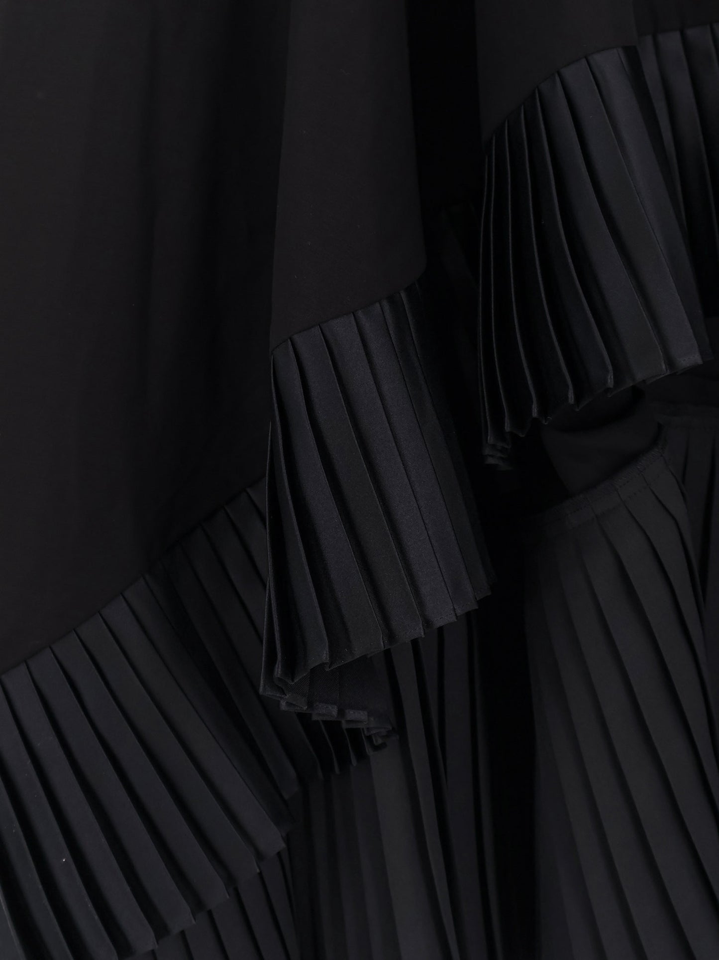 Cotton dress with pleated details
