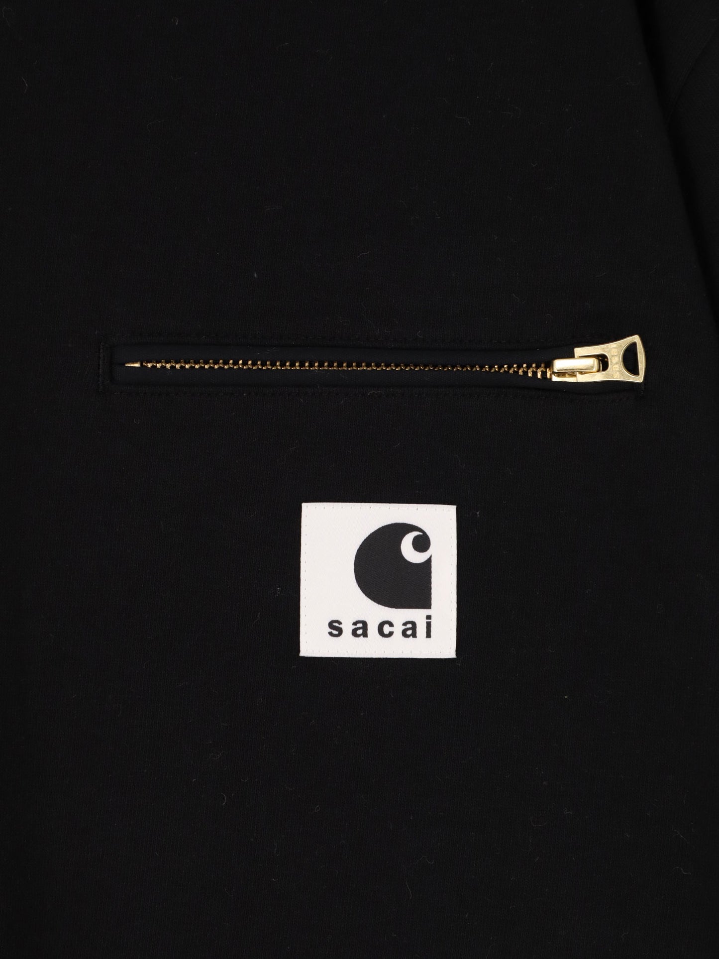 T-shirt in cotone con patch logo frontale