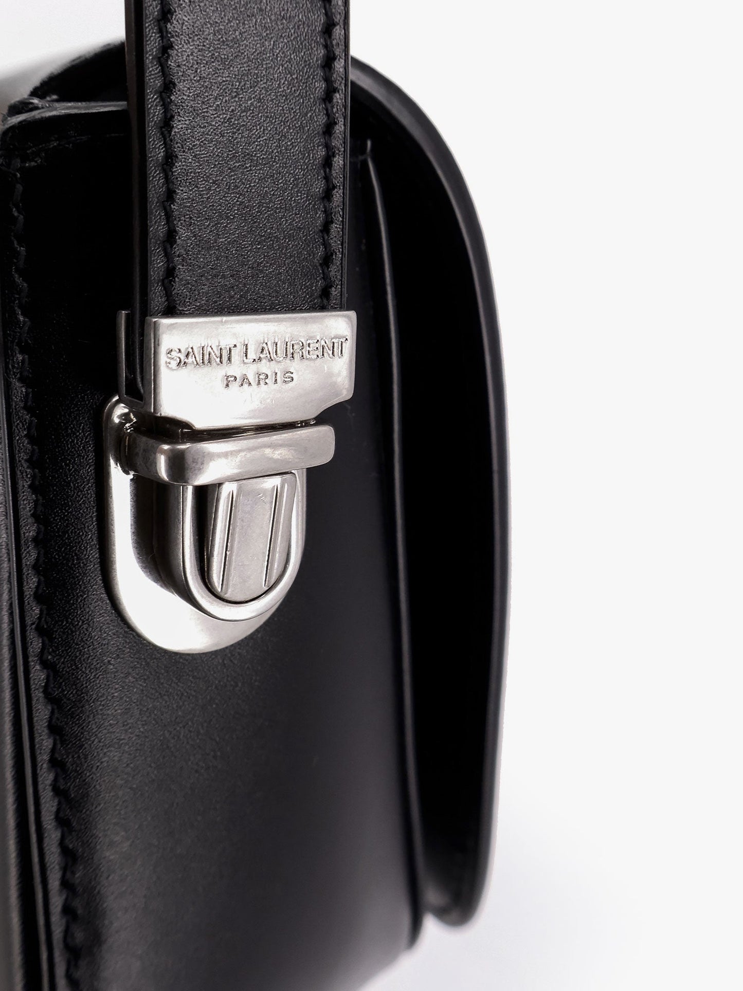 Leather shoulder bag