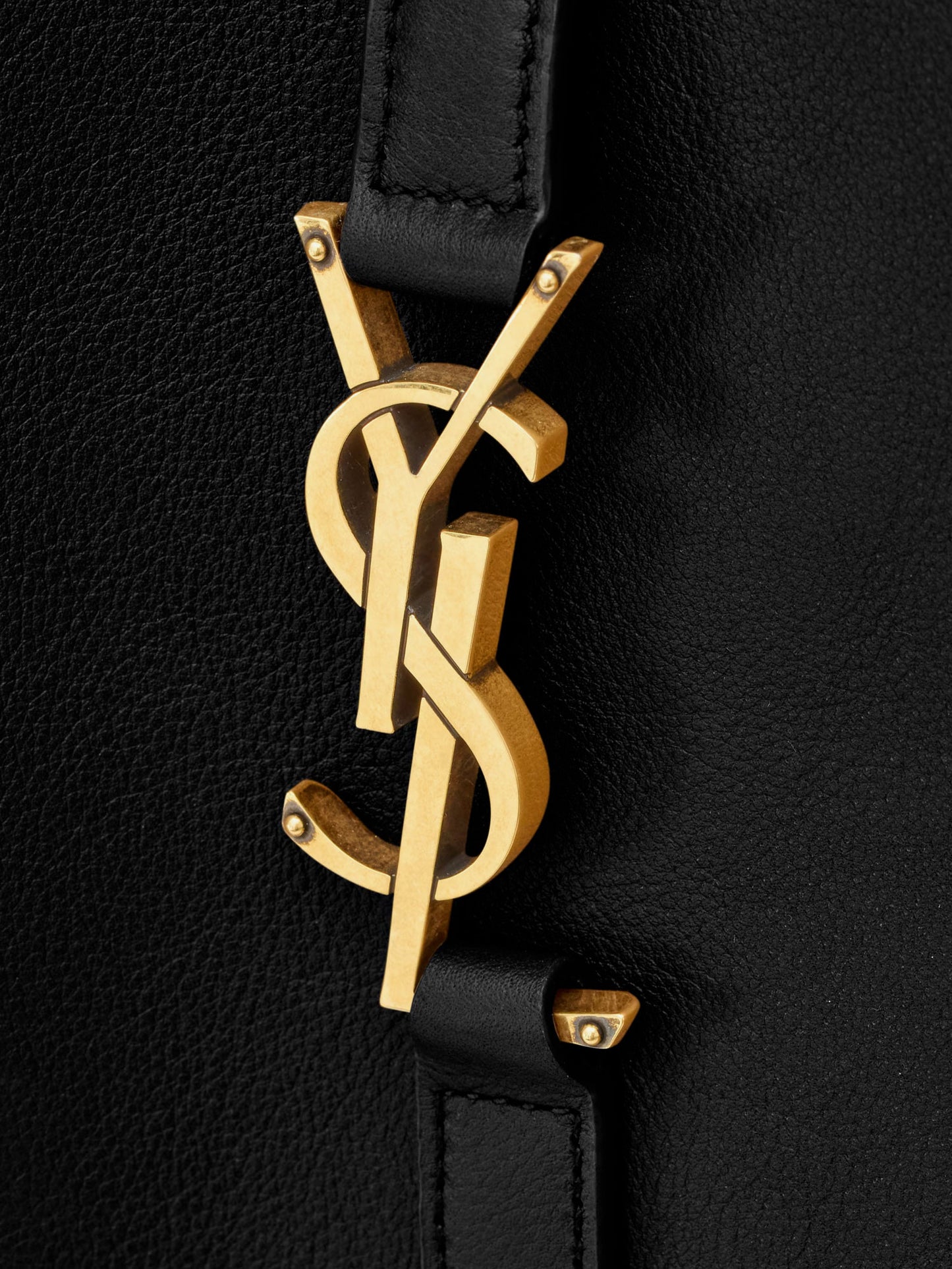 Le 5 à 7 hammered leather shoulder bag