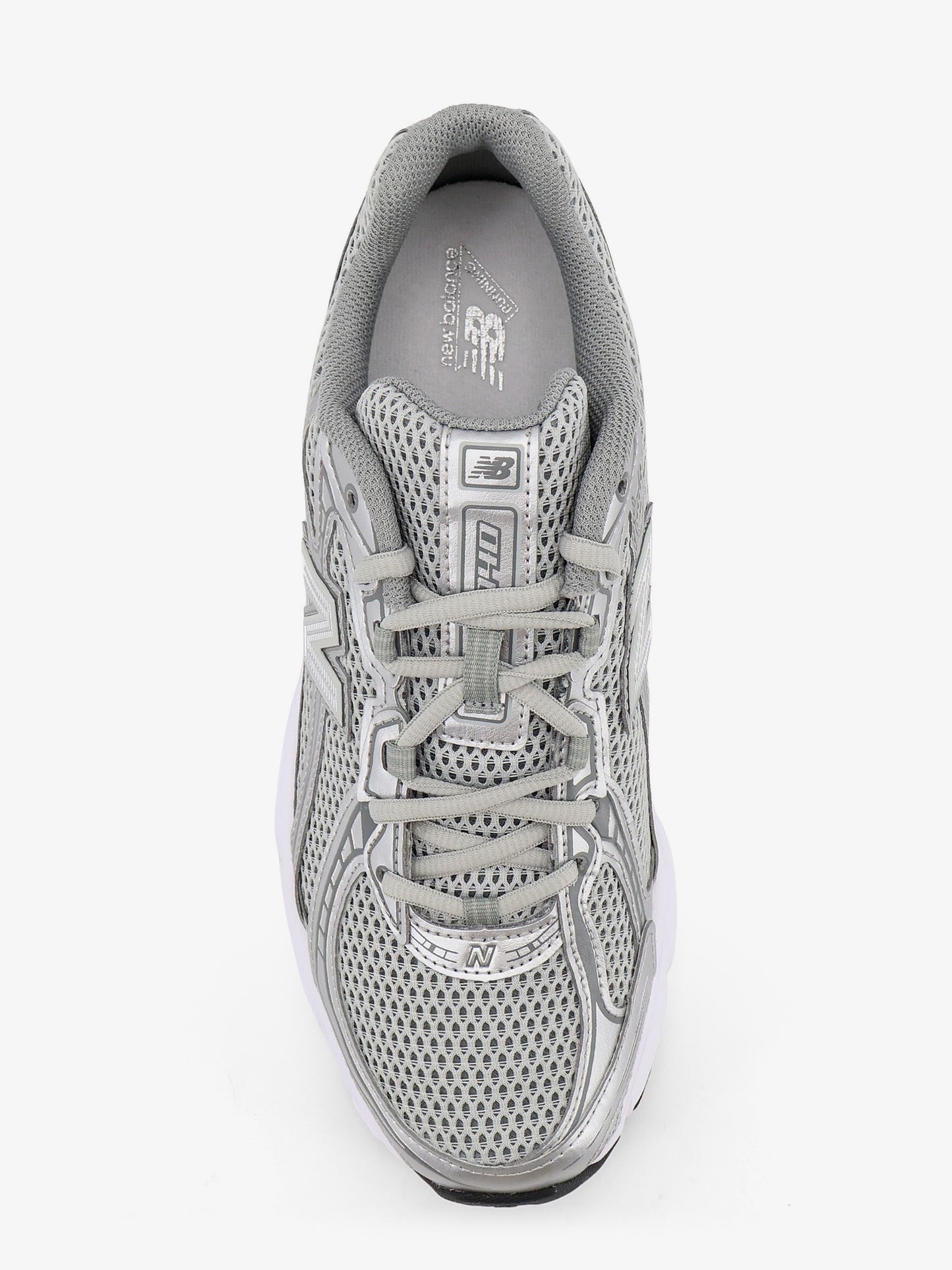 Sneakers 740 in mesh con iconico logo laterale in contrasto