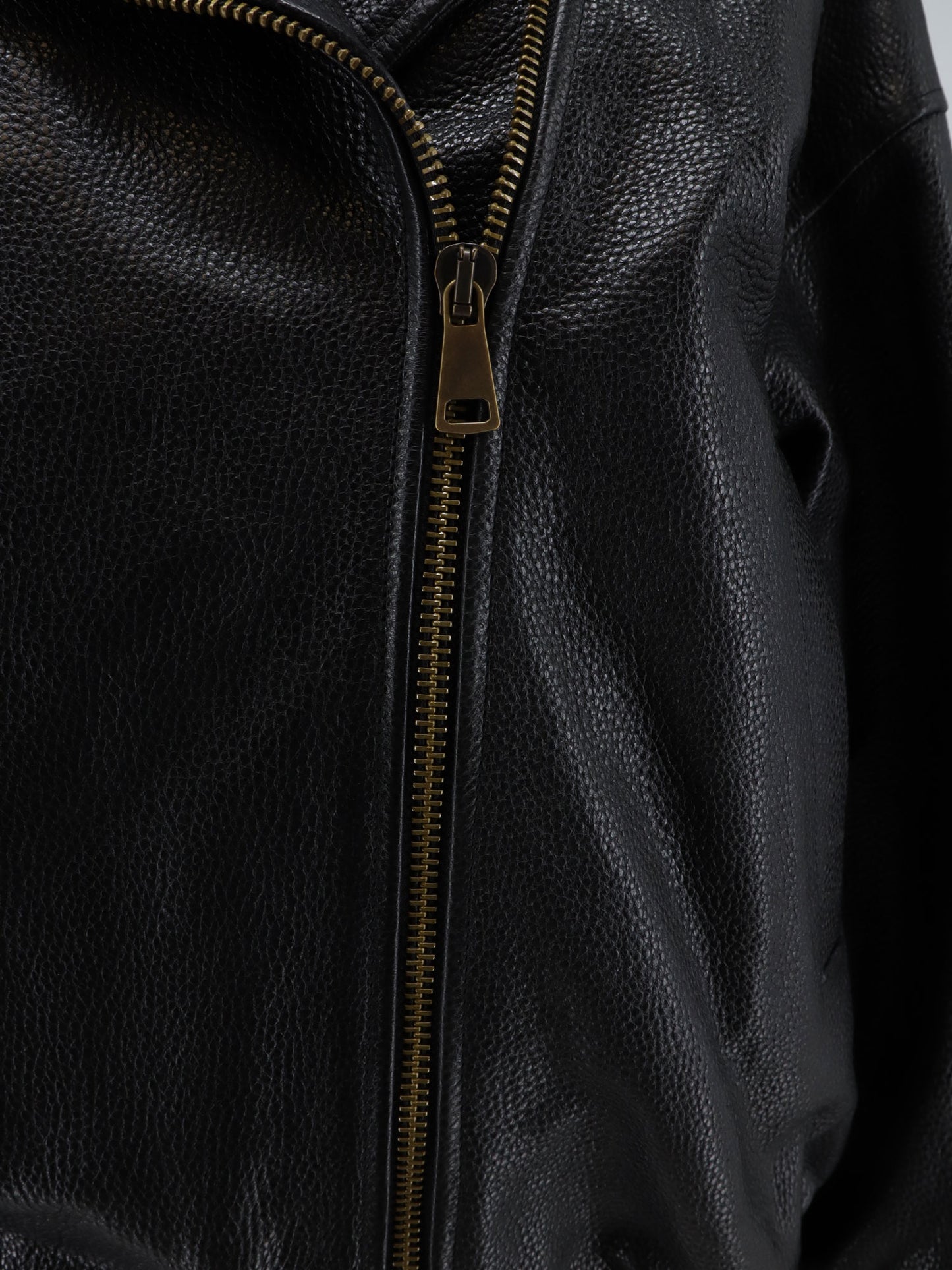 Giubbino oversize in pelle martellata