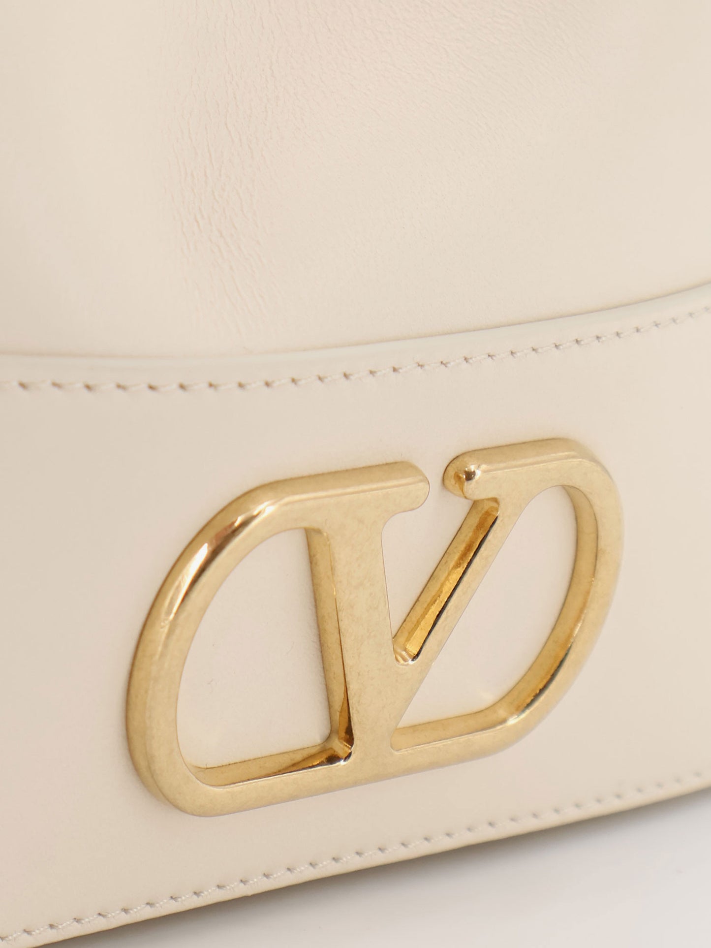 VLogo Signature Leather Bucket Bag