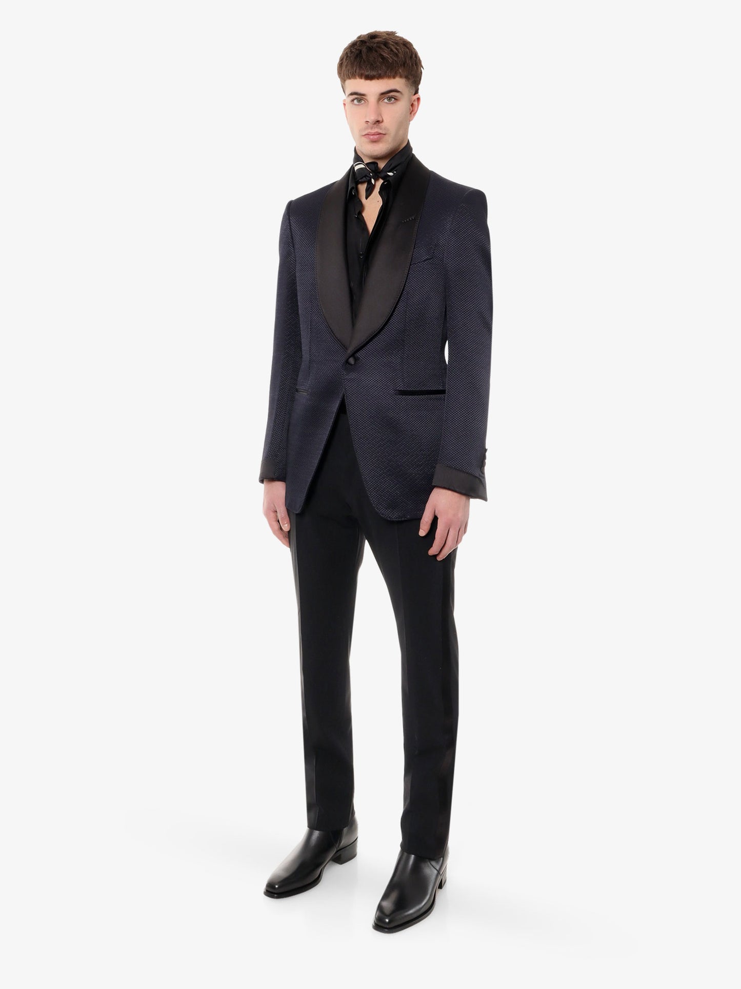 Pantalone in lana vergine con profili in satin