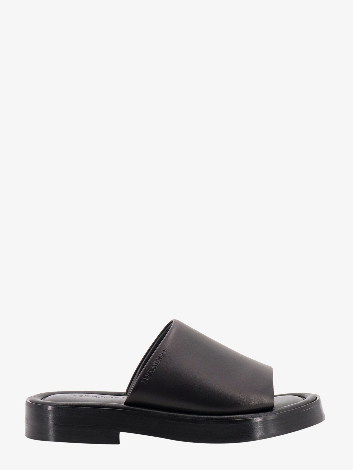 Leather sandals with embossed logo on the side