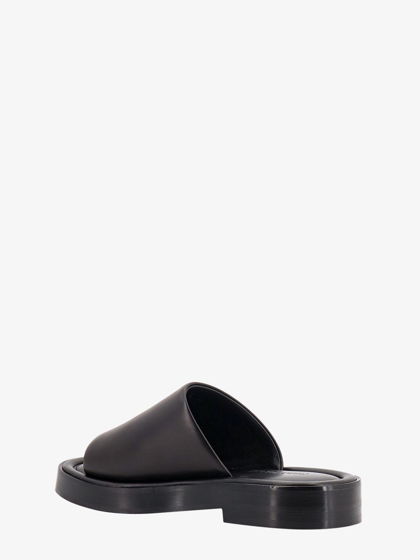Leather sandals with embossed logo on the side