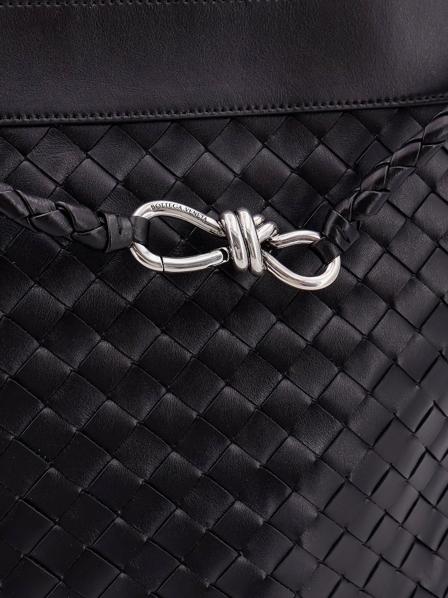 Shoulder bag with woven motif, zip closure and leather shoulder strap with metal knot detail