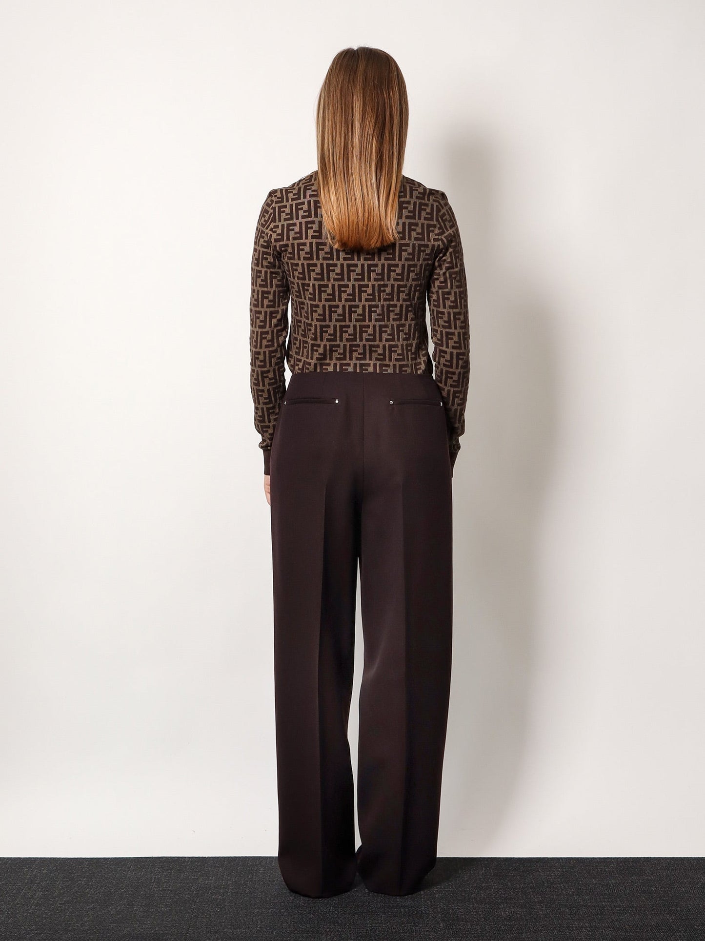 Pantaloni in lana vergine con dettagli ff in metallo