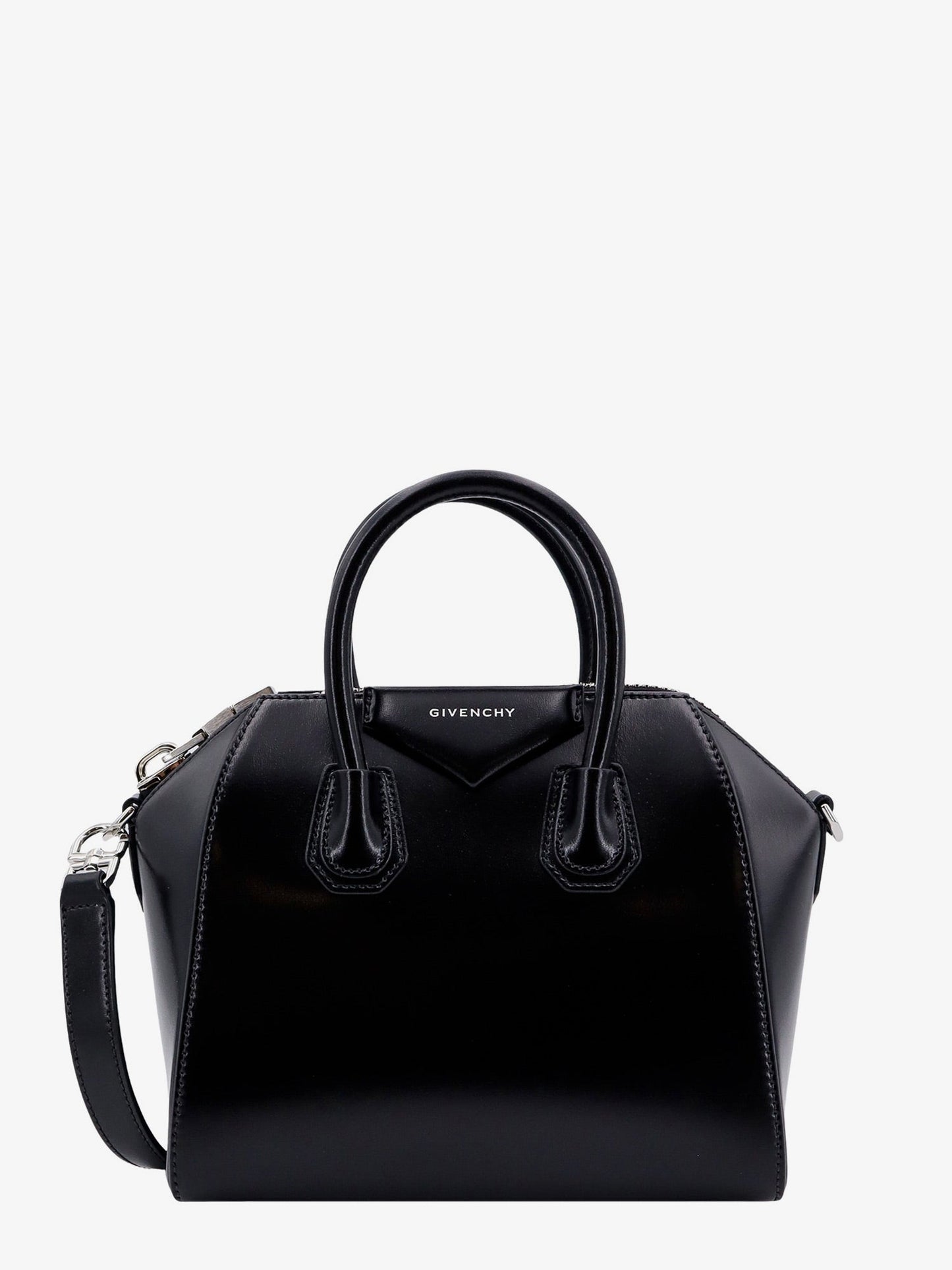 Leather handbag with logo on the front