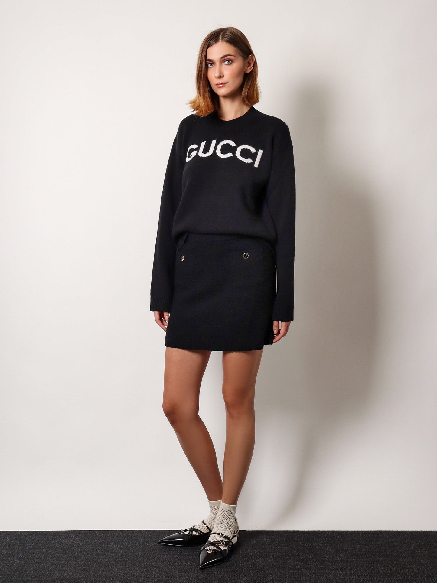 Maglia in lana con ricamo gucci sulla parte anteriore
