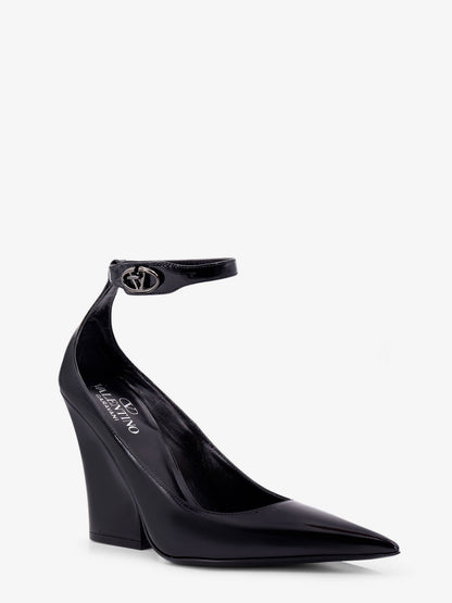 Patent leather décolleté with VLogo the bold buckle thumbnail