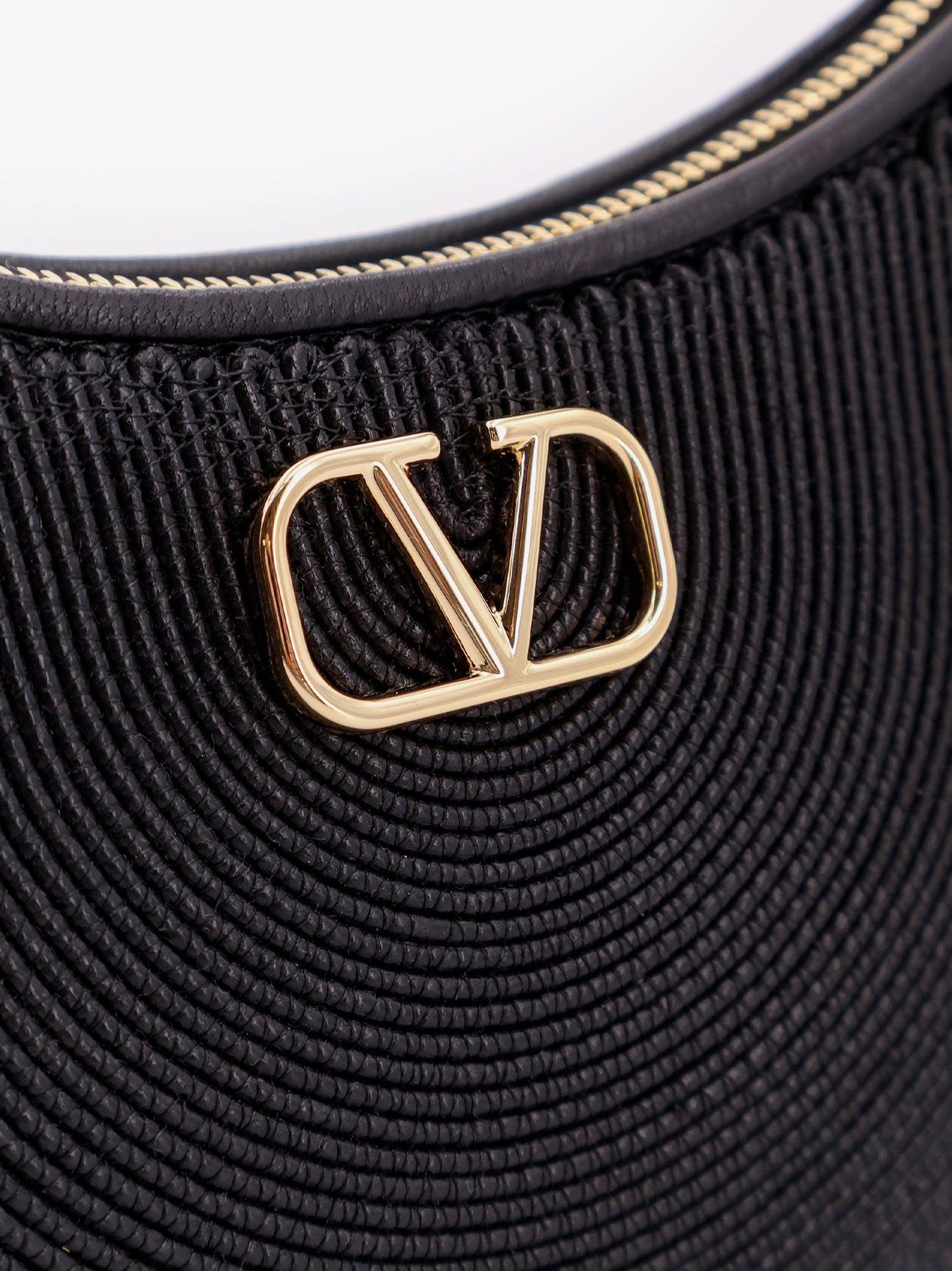 Mini hobo VLogo signature Valentino Garavani in pelle e rafia con tracolla in pelle e metallo