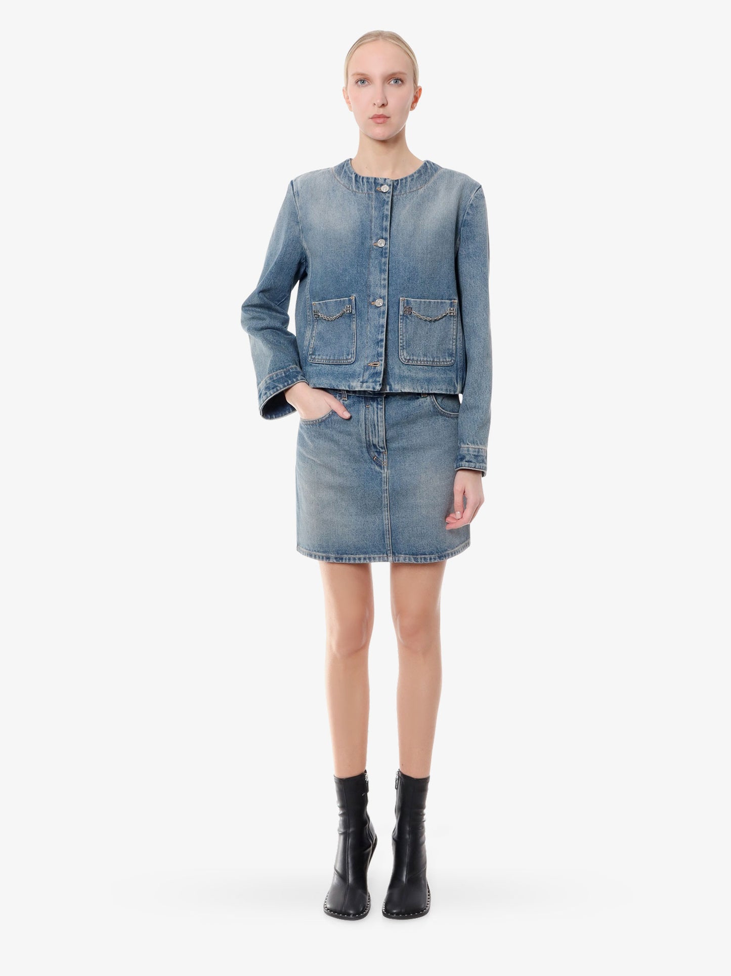 Denim skirt with 4g chain
