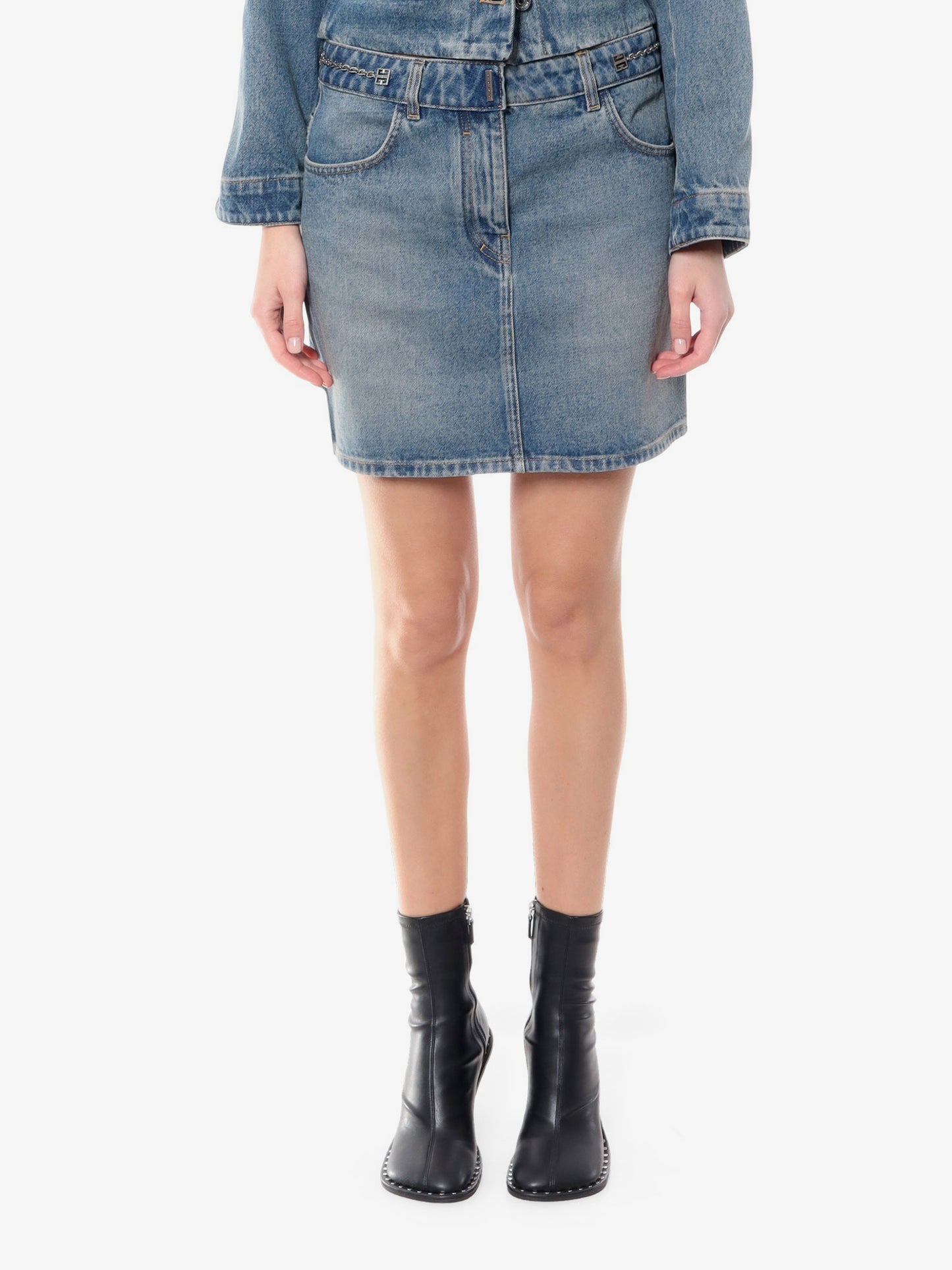 Denim skirt with 4g chain