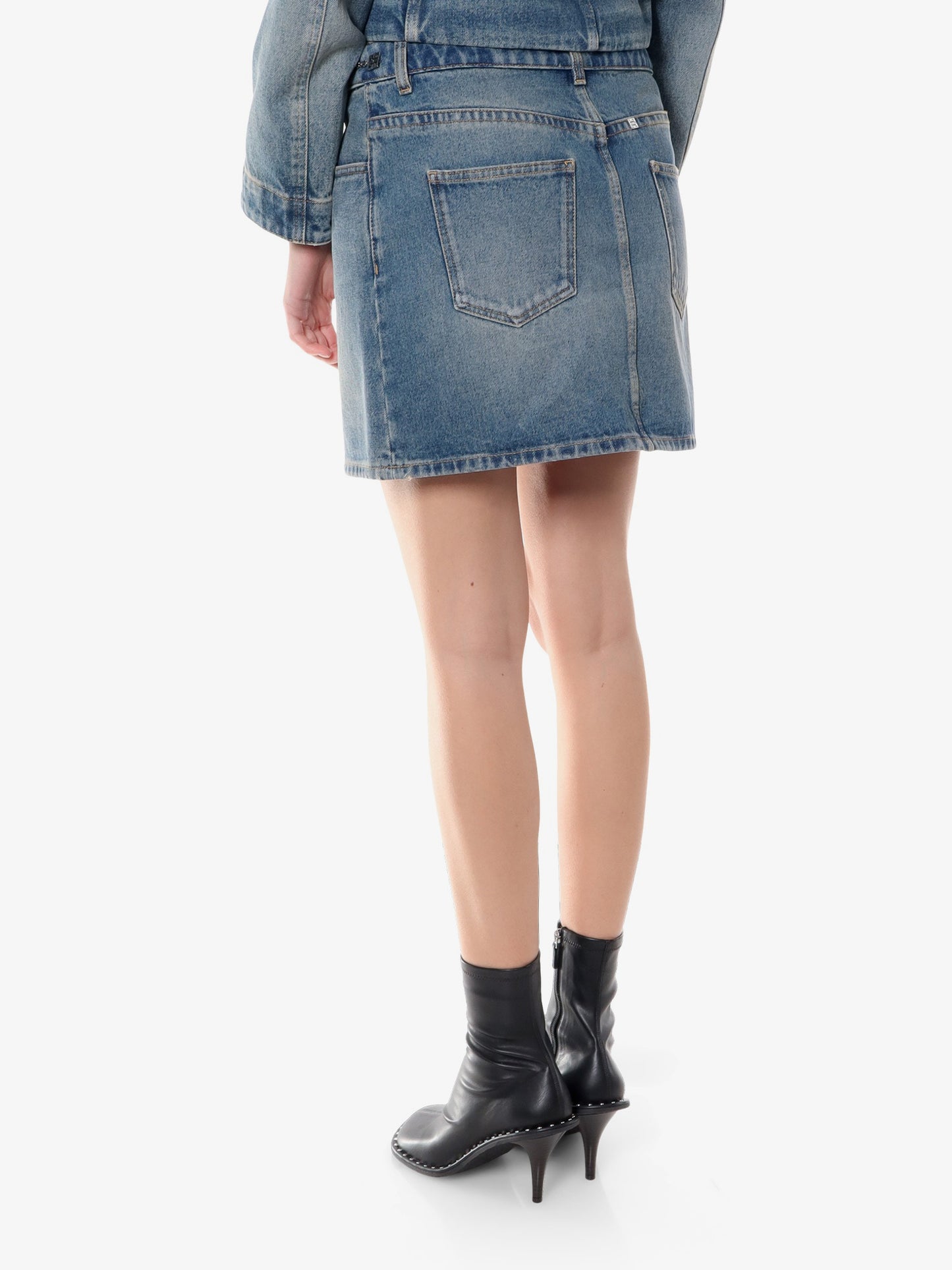 Denim skirt with 4g chain