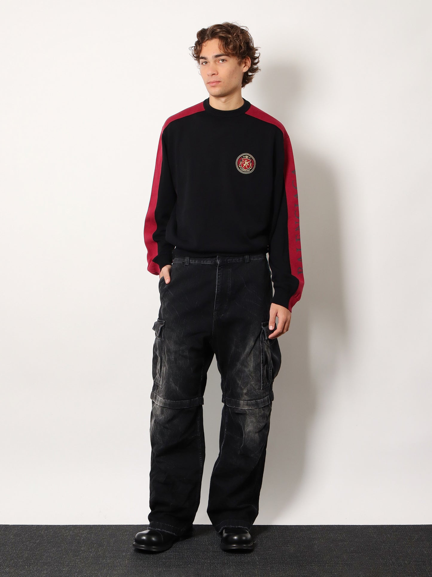 Cotton sweater with logo on the front