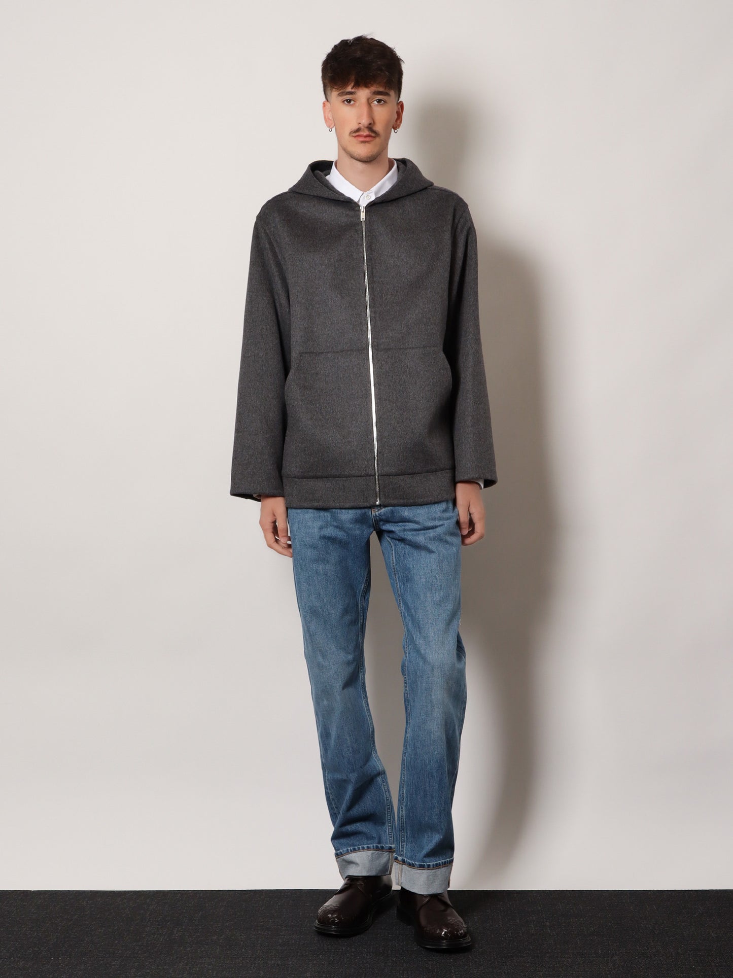 Jeans a gamba ampia con risvolto