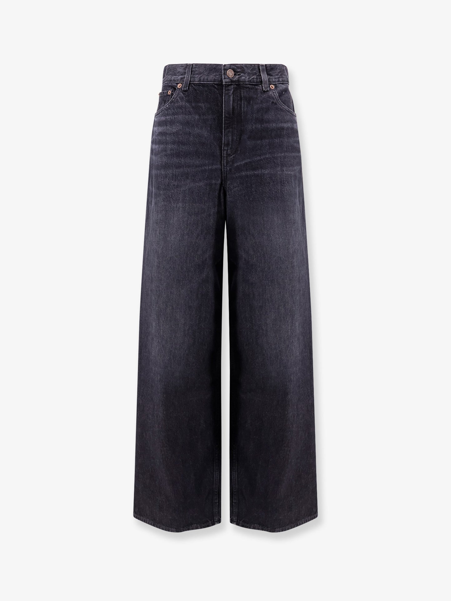 Jeans with iconic leather logo tag
