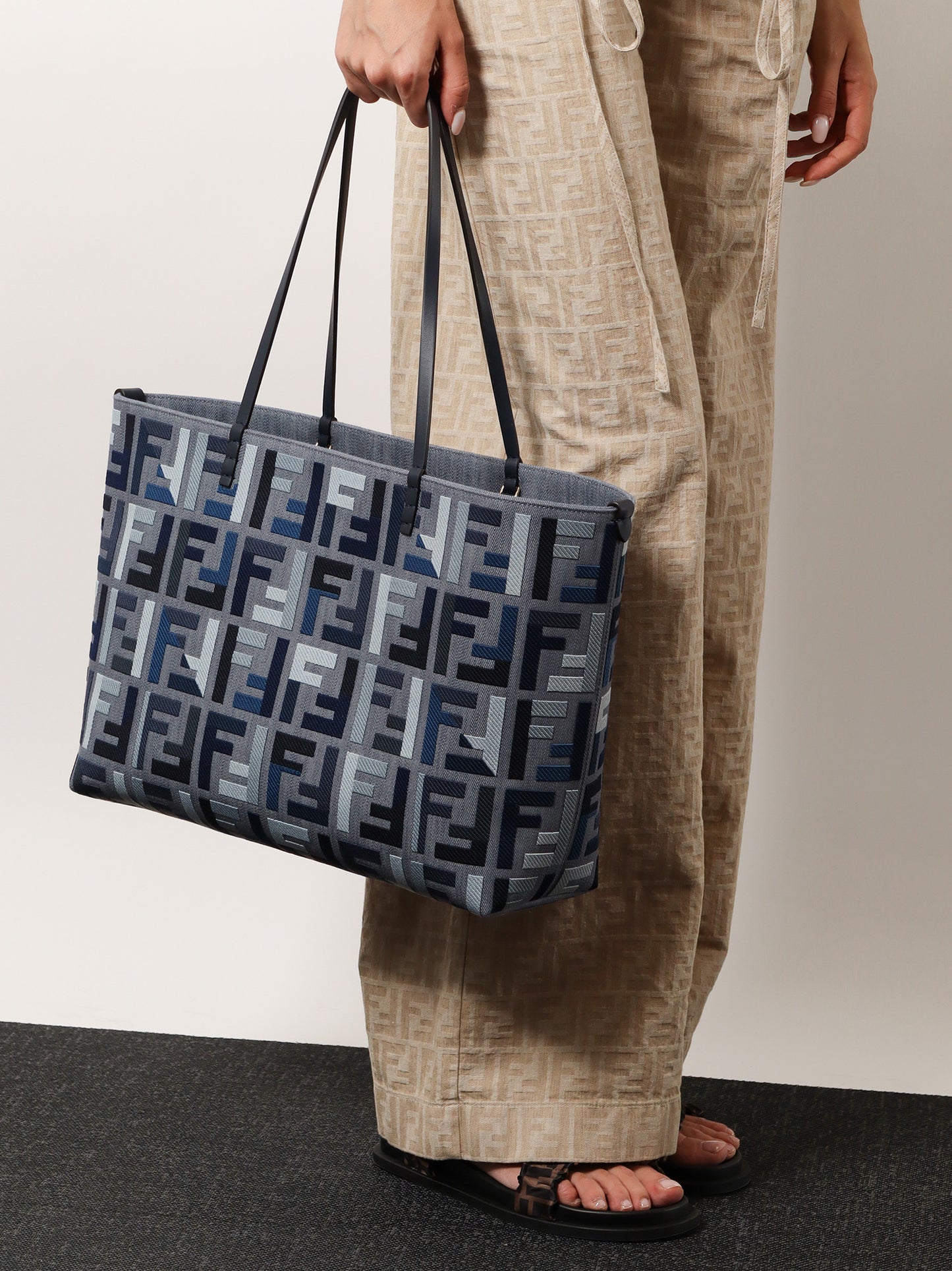 Roll Large jacquard FF fabric tote bag