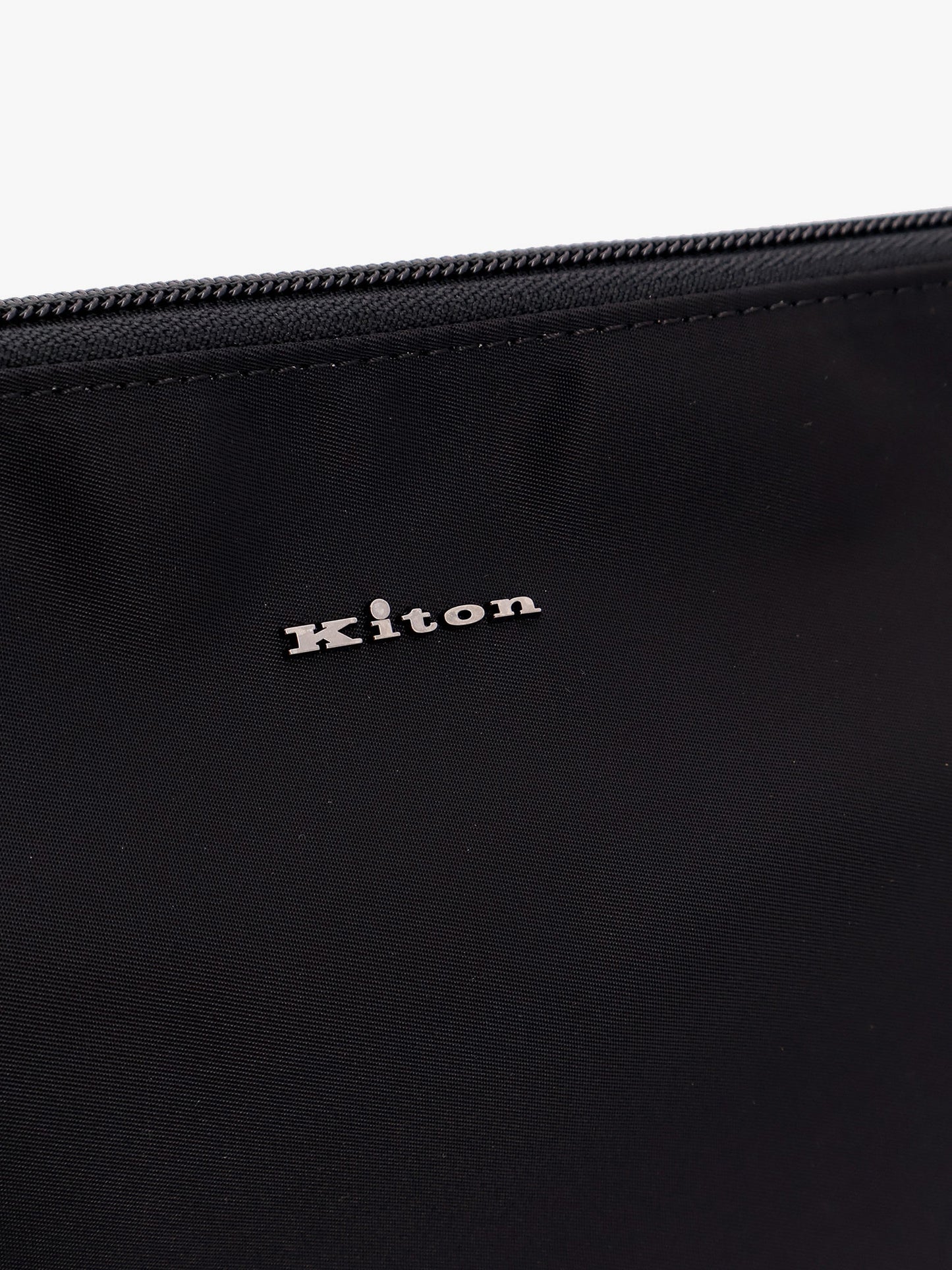 Pochette in nylon con logo in lettering in metallo