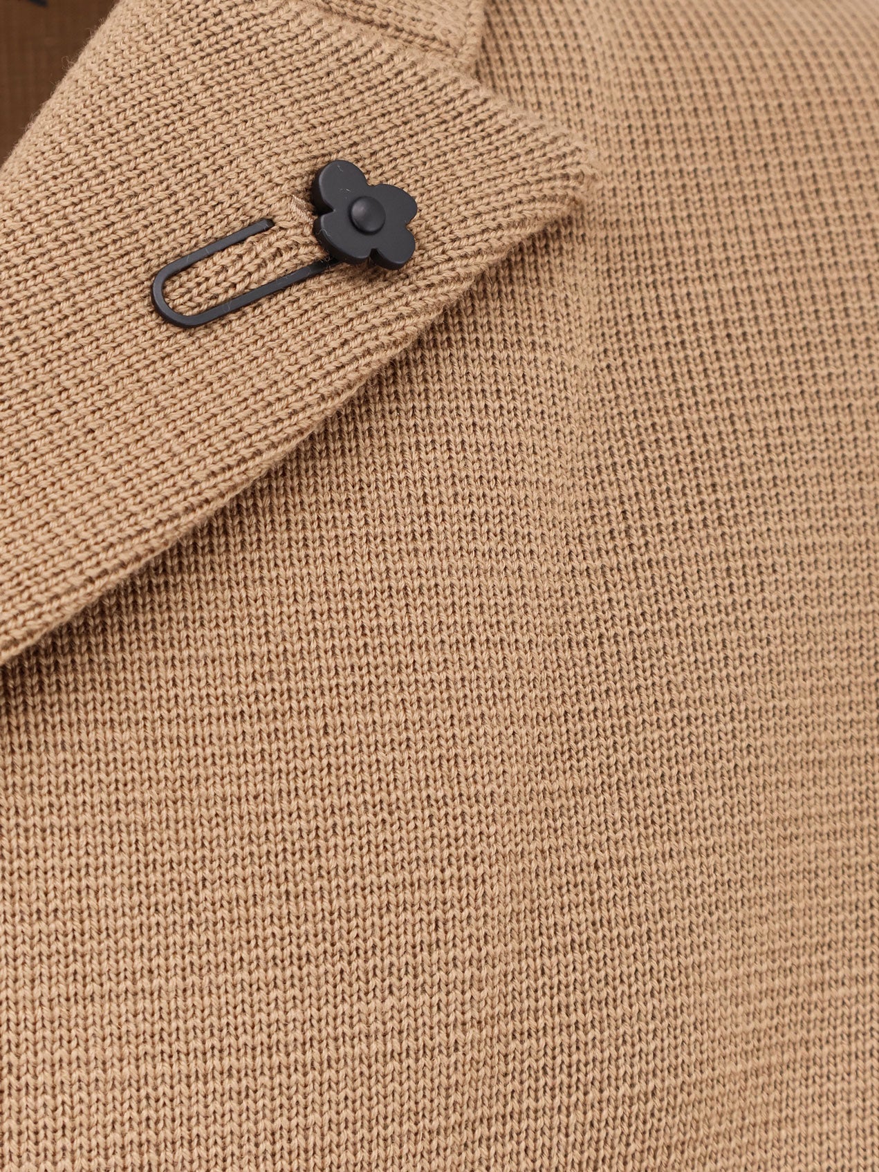Knitted blazer with iconic brooch