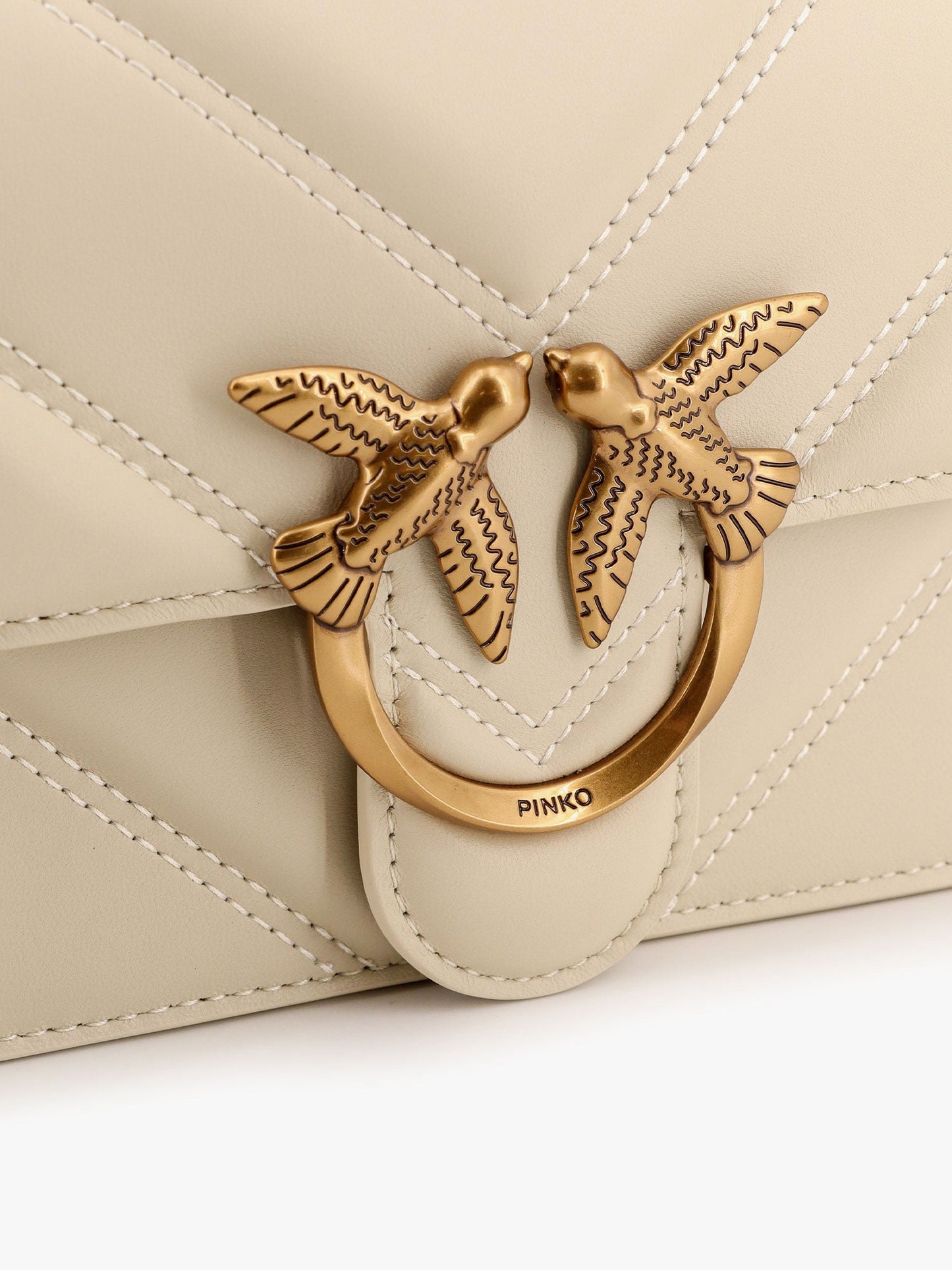 Borsa a tracolla in pelle matelassé con fibbia love birds