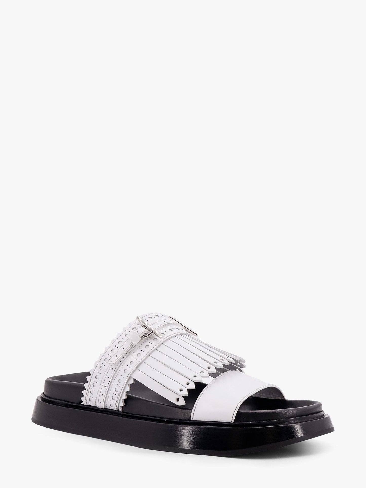 Leather sandals with leather fringe