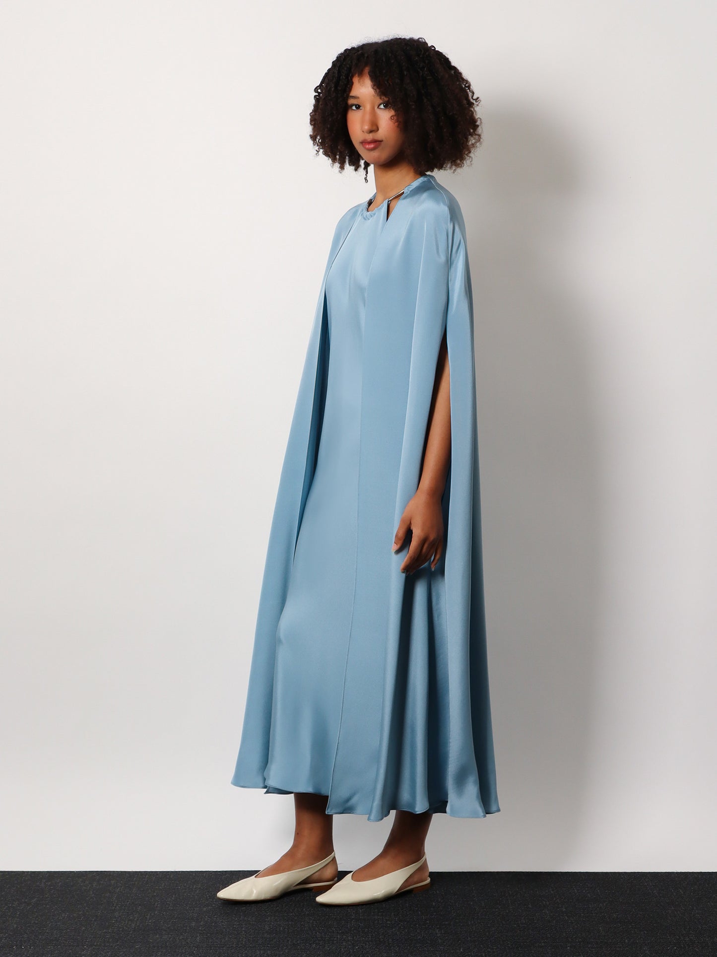 Managua silk long dress with silk cape and metal detail