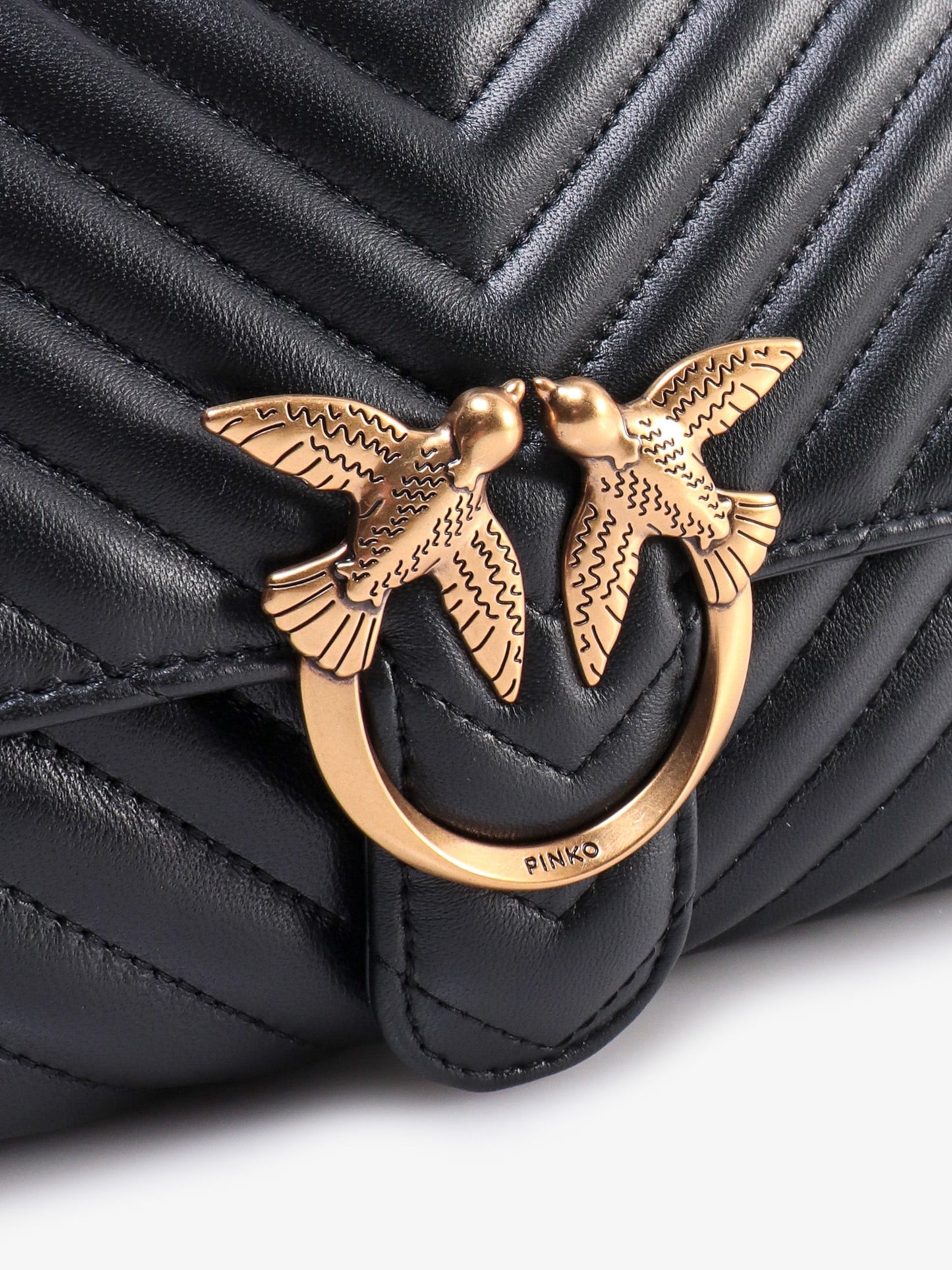 Love lady matelassè leather handbag with love birds buckle