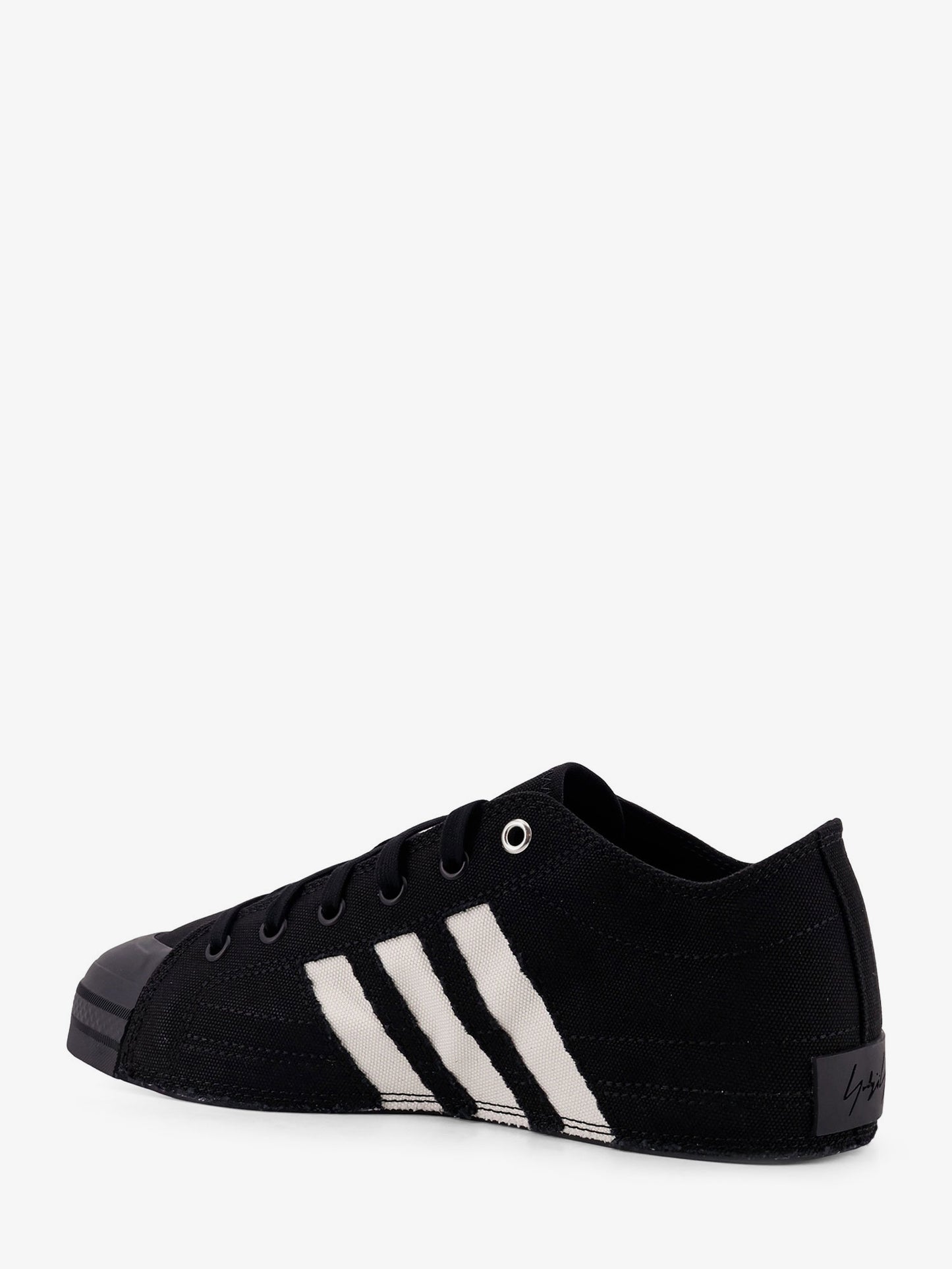 Canvas sneakers with logo on the ide