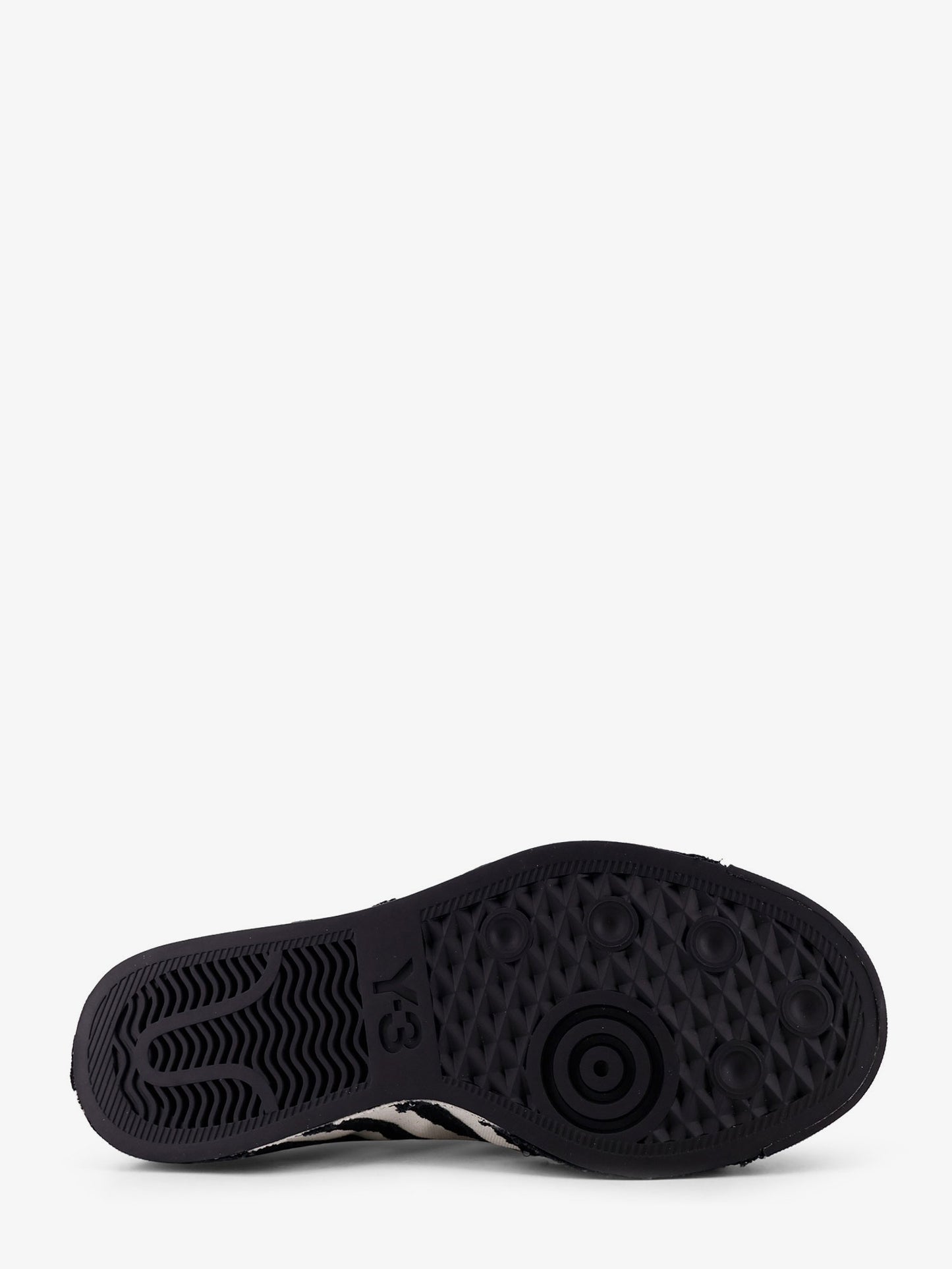 Canvas sneakers with logo on the ide