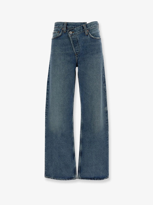 Regenerative cotton jeans with distressed profiles