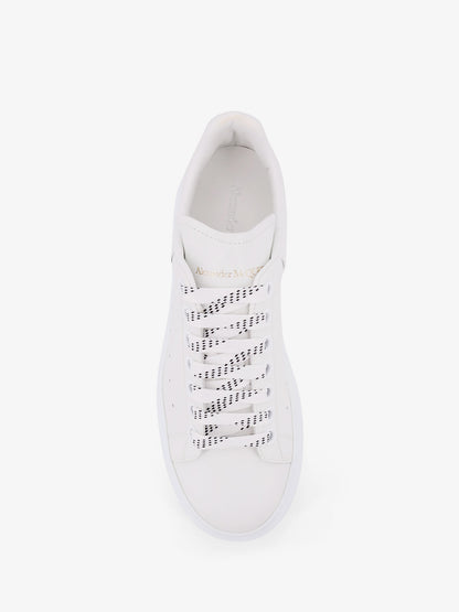 Low-top leather sneakers thumbnail