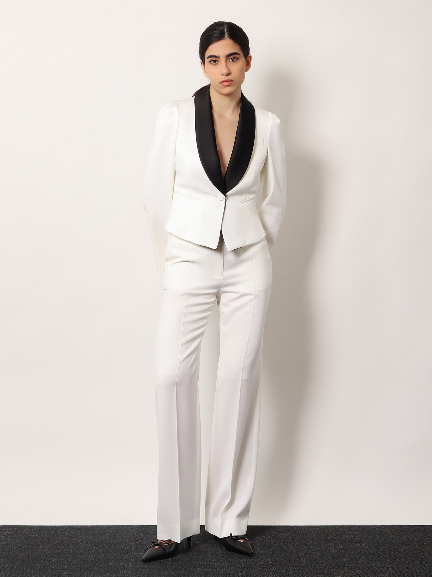 Blazer in lana con revers in satin