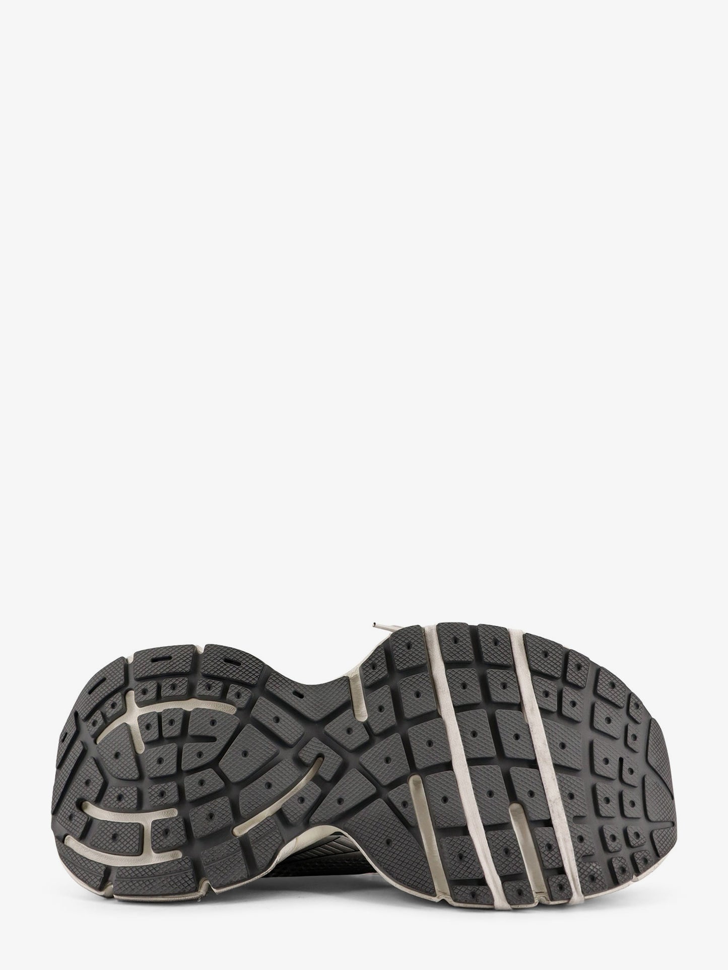 3XL mesh sneakers