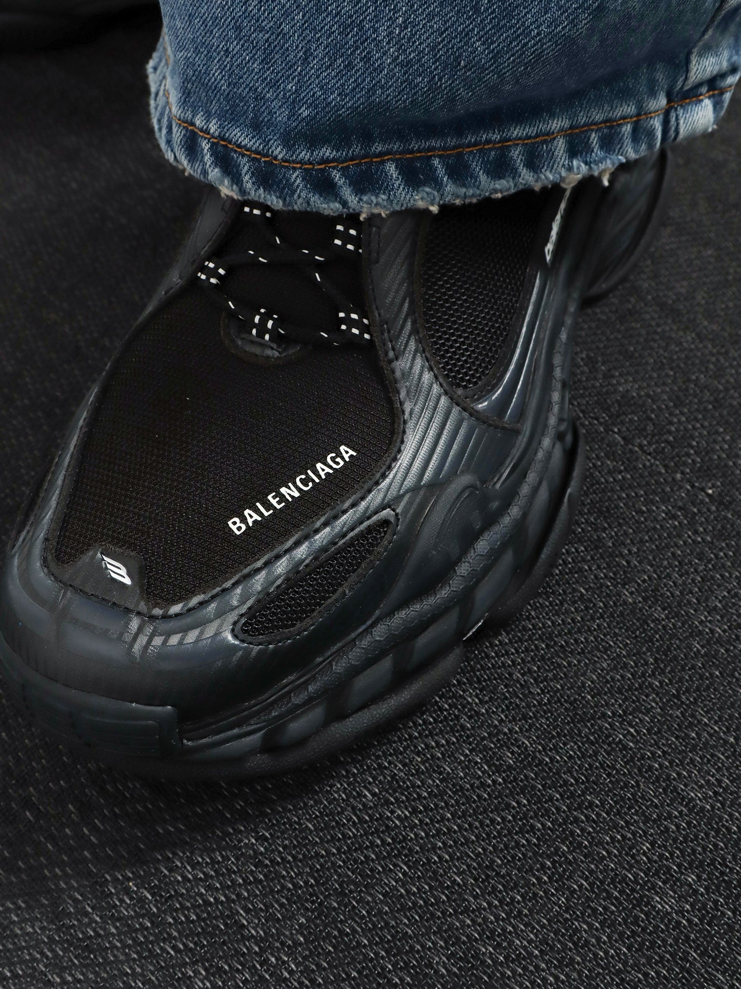 Sneakers Triple S.2 Gradient in mesh con inserti in nylon effetto used