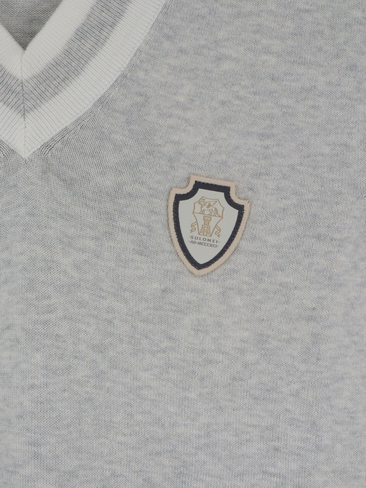 Cotton vest with front logo patch