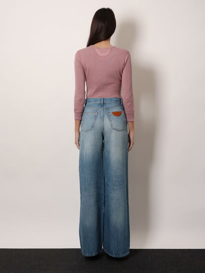 Blue denim jeans with logo label on the back thumbnail