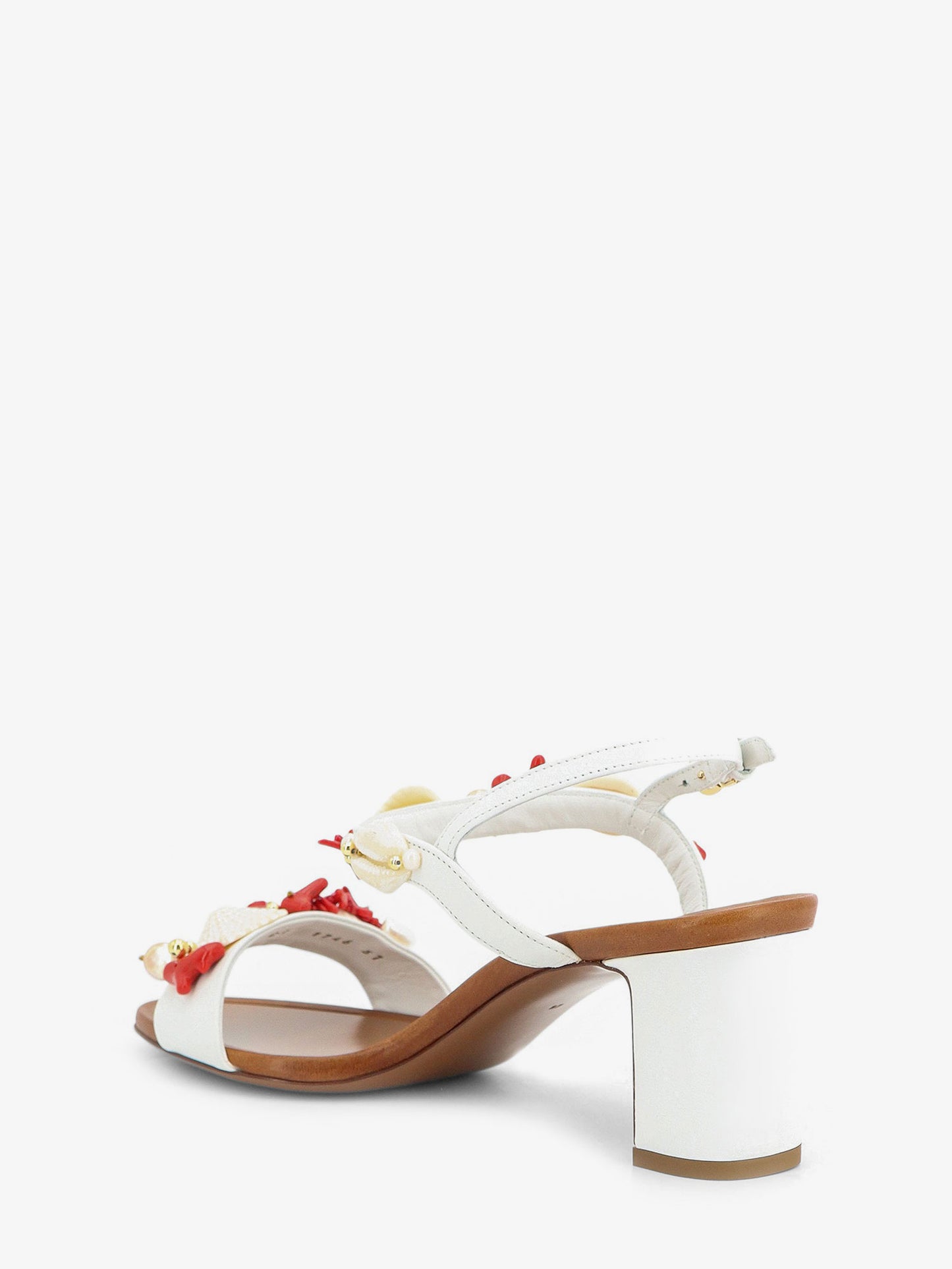 Leather sandals with sea coral details