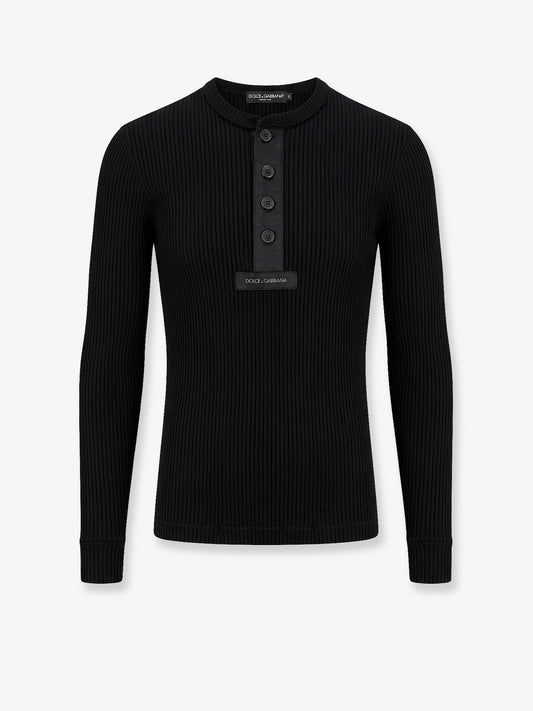 Ribbed cotton sweater with metal logo on the front