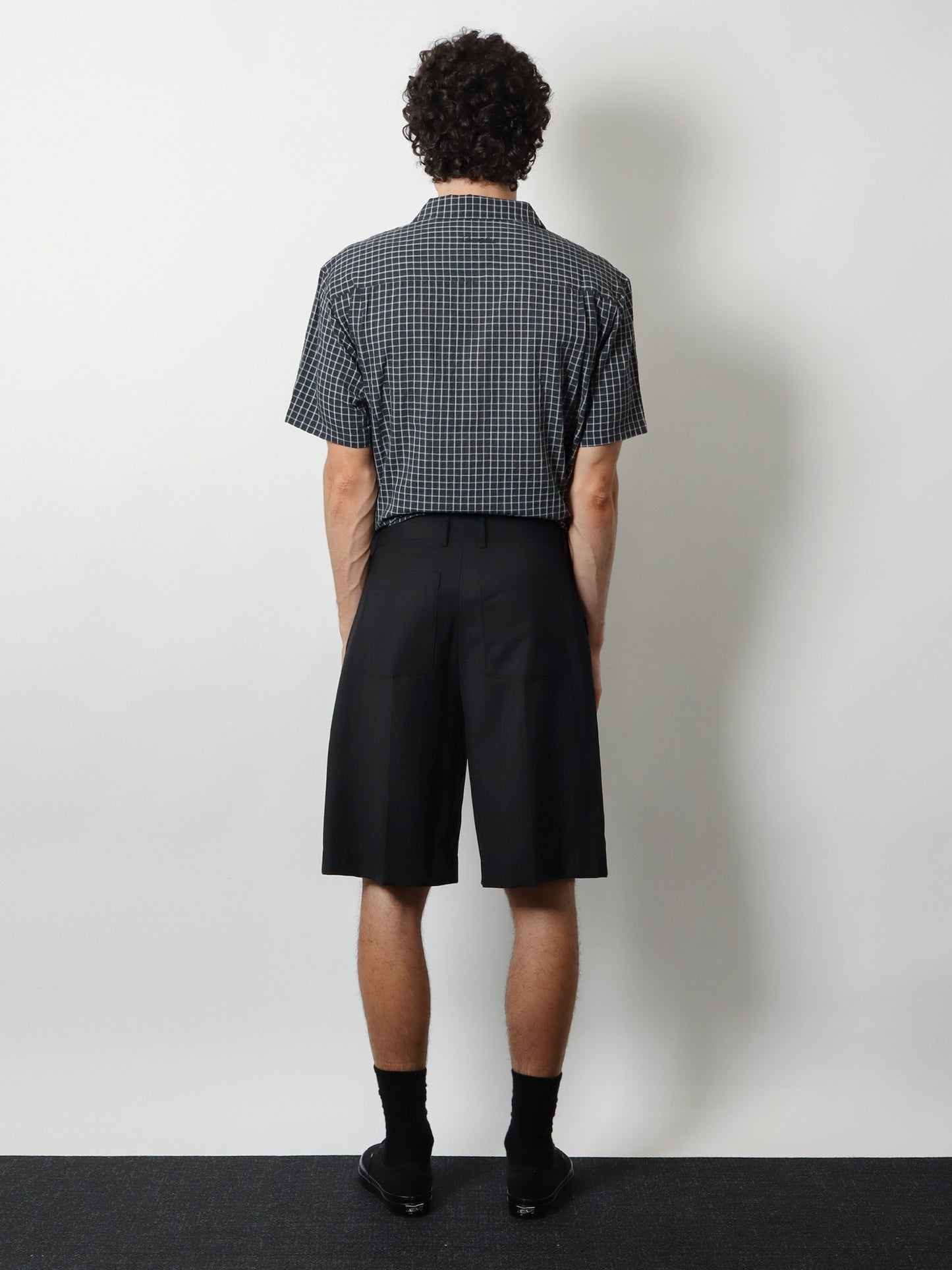 Pleated wool and silk bermuda shorts
