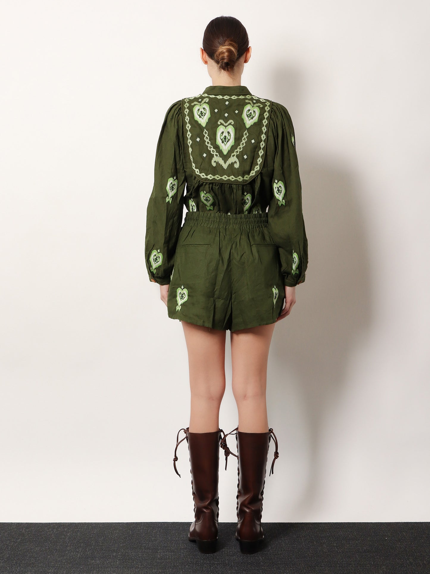 Green heart tapestry embroidered lenzing™ ecovero™ euroflax™ shorts