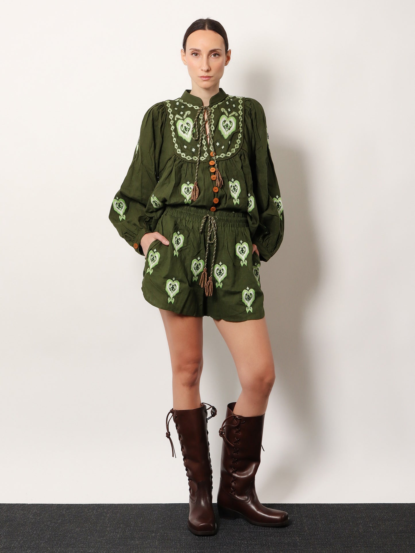 Embroidered puff sleeve lenzing™ ecovero™ euroflax™ shirt