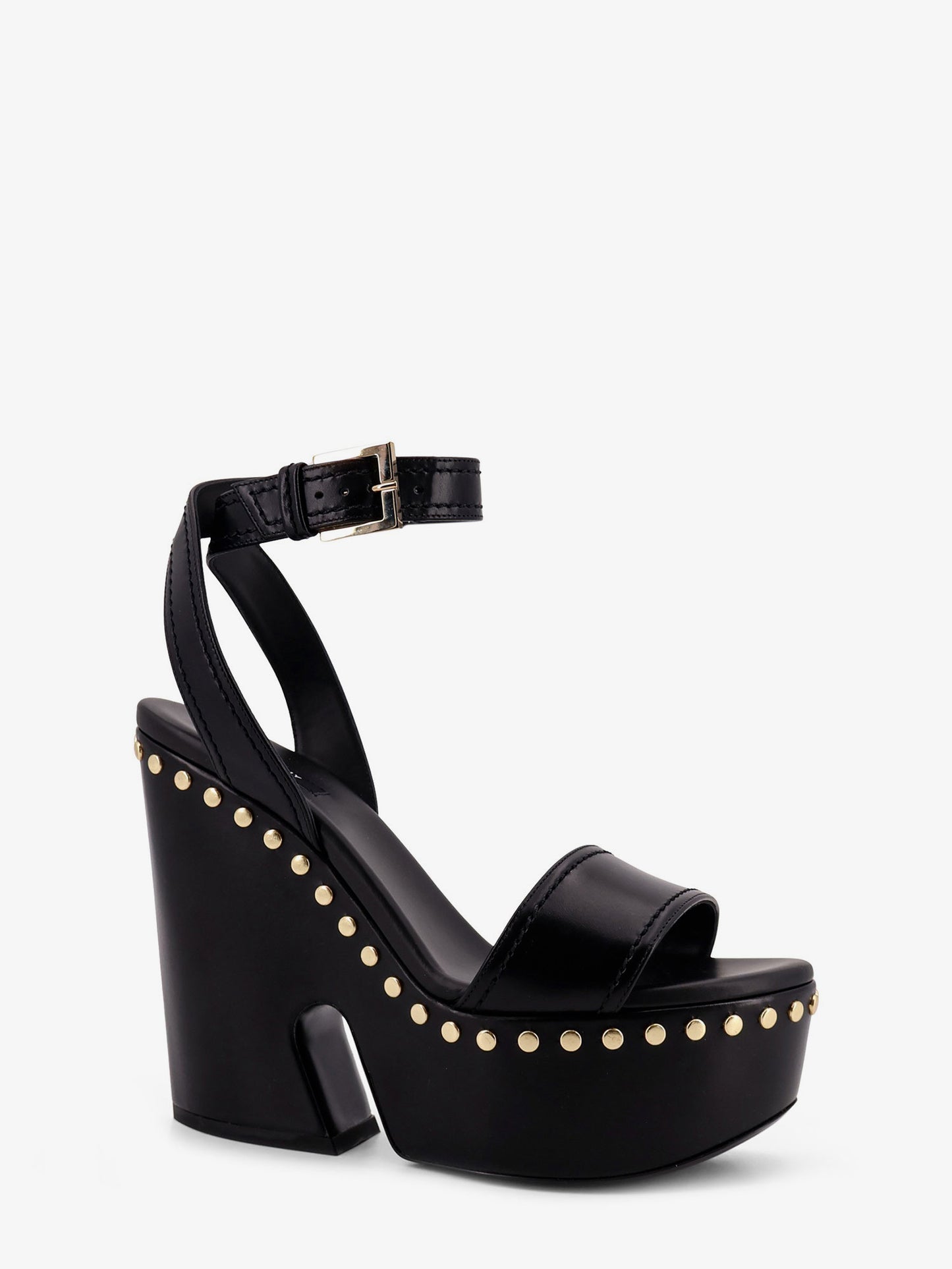 Leather sandals with studs